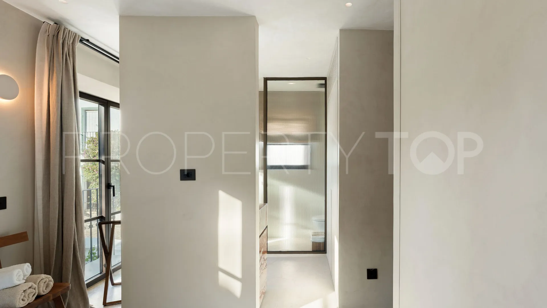 For sale town house in El Naranjal with 2 bedrooms