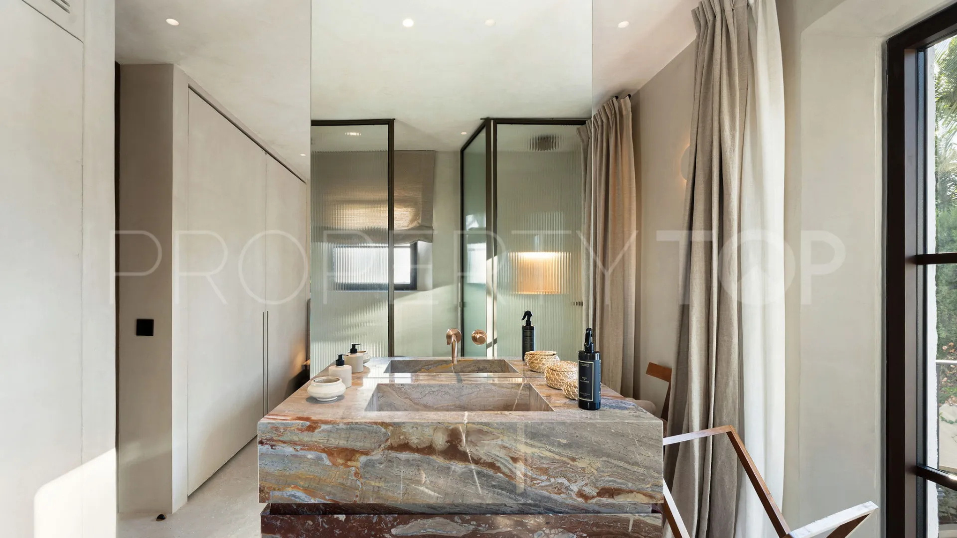 For sale town house in El Naranjal with 2 bedrooms
