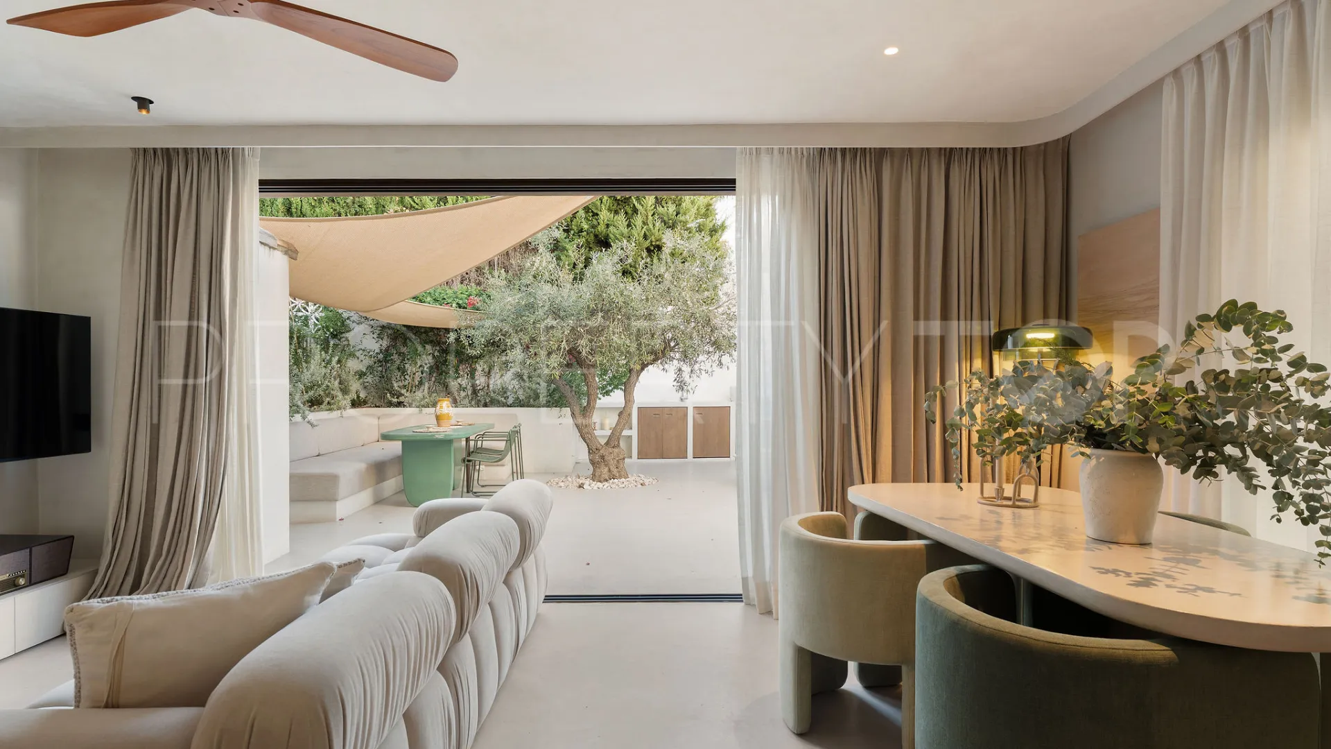For sale town house in El Naranjal with 2 bedrooms