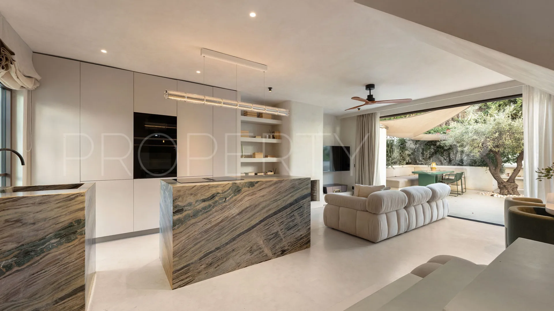 For sale town house in El Naranjal with 2 bedrooms