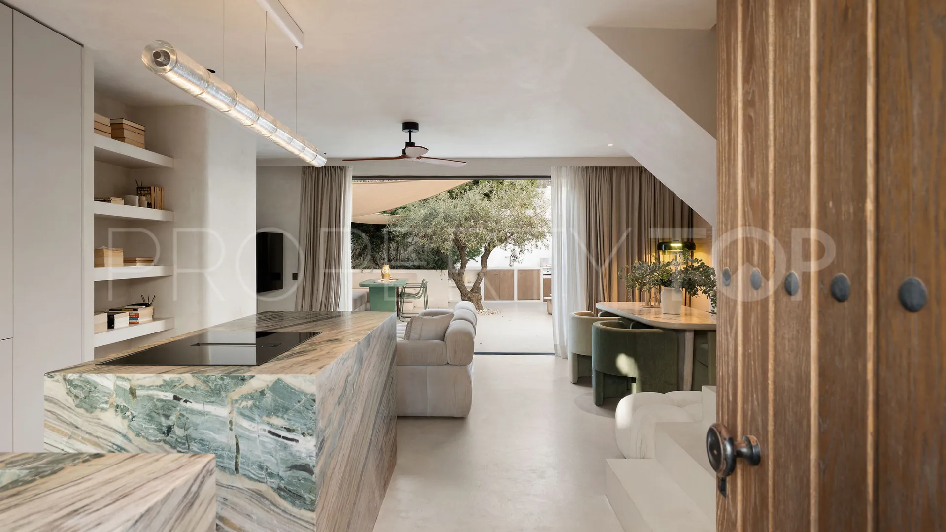 For sale town house in El Naranjal with 2 bedrooms