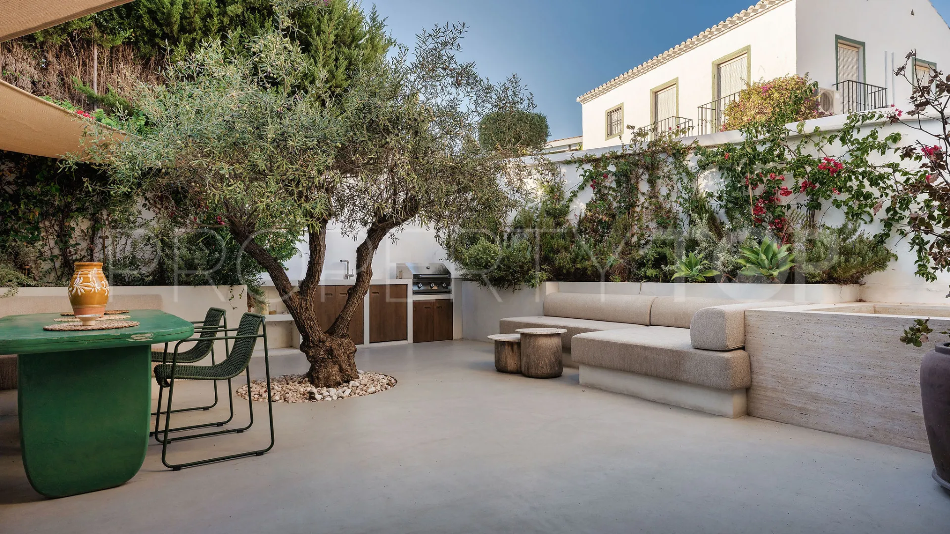 For sale town house in El Naranjal with 2 bedrooms
