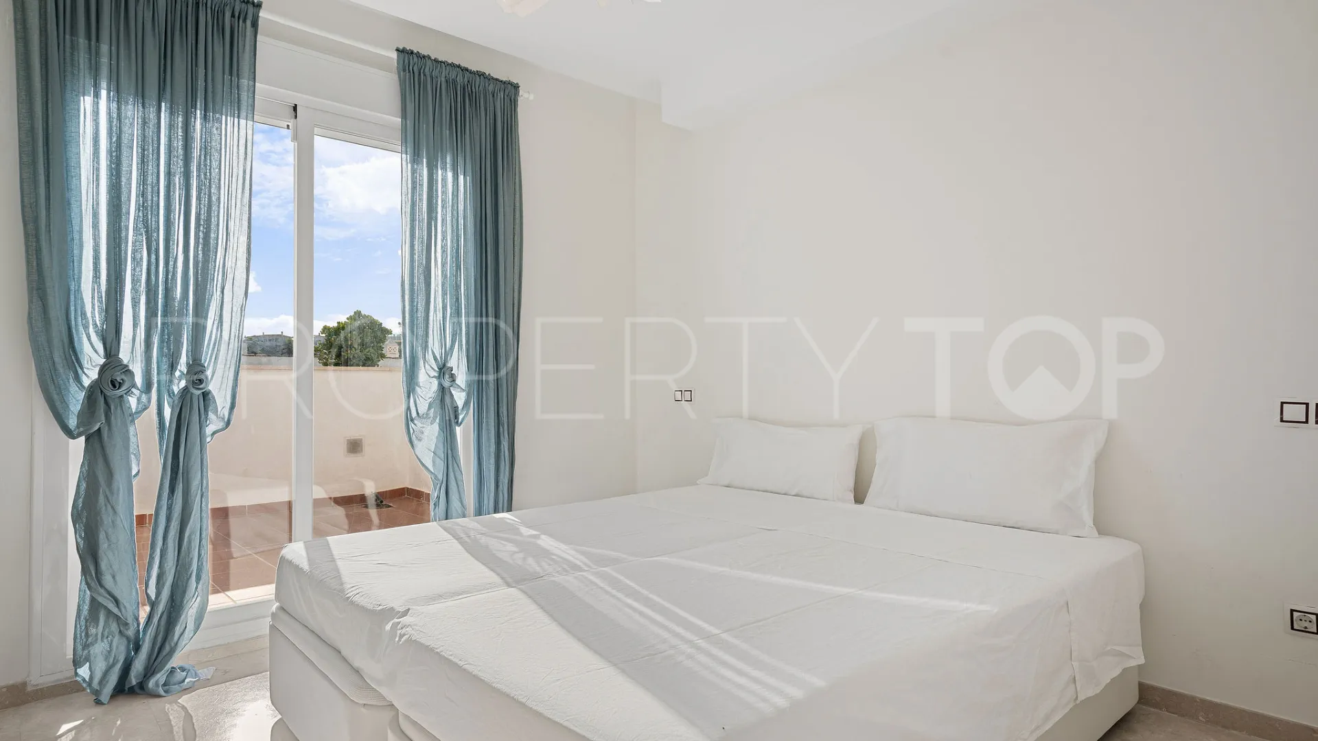Duplex penthouse with 3 bedrooms for sale in Aloha Royal