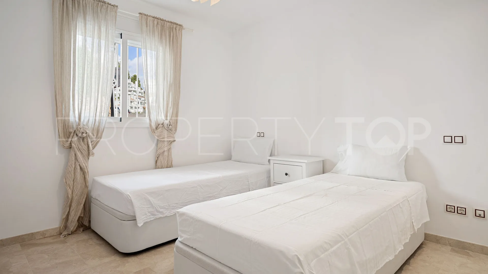 Duplex penthouse with 3 bedrooms for sale in Aloha Royal