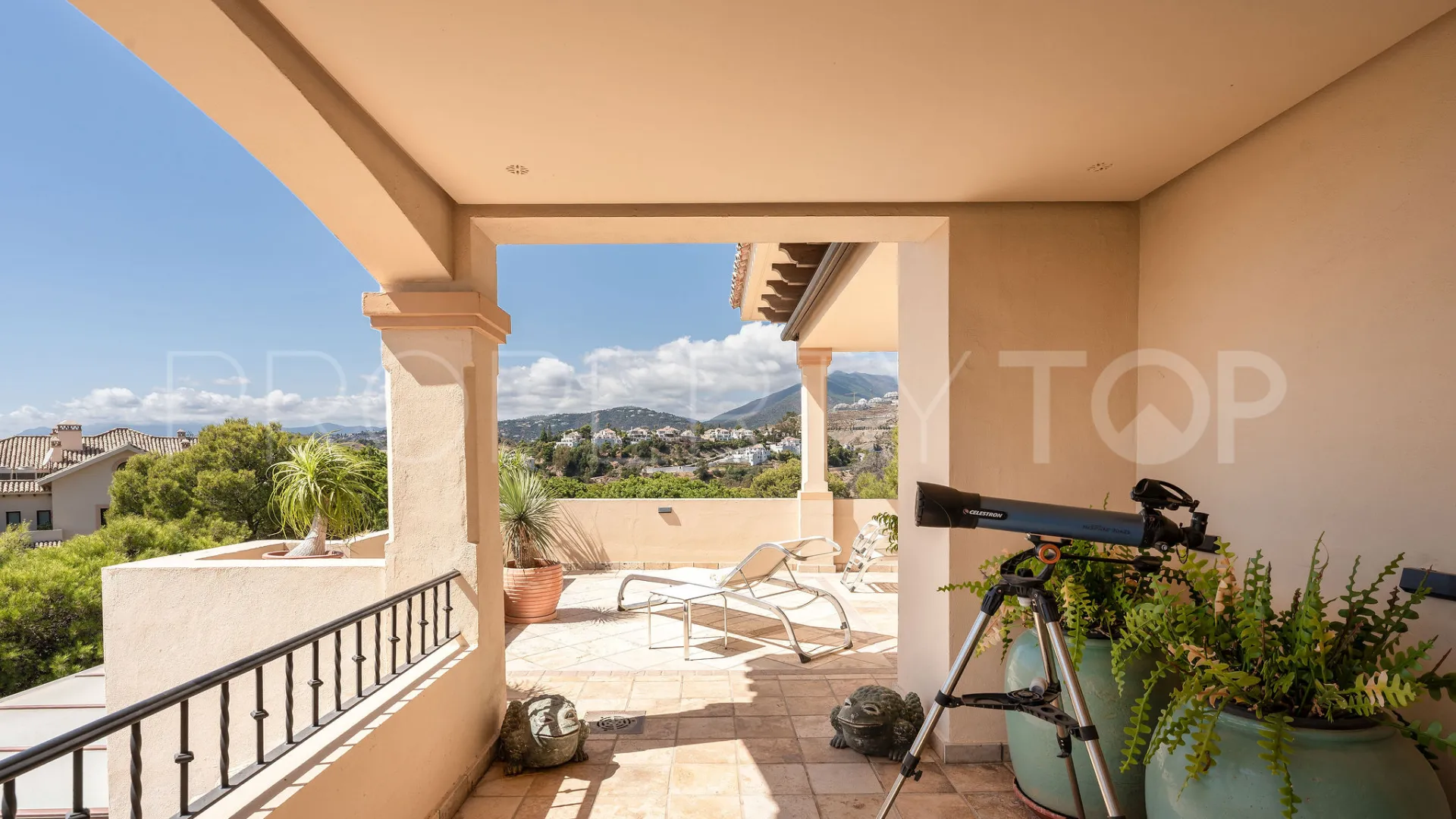 Duplex penthouse with 4 bedrooms for sale in Aloha Park