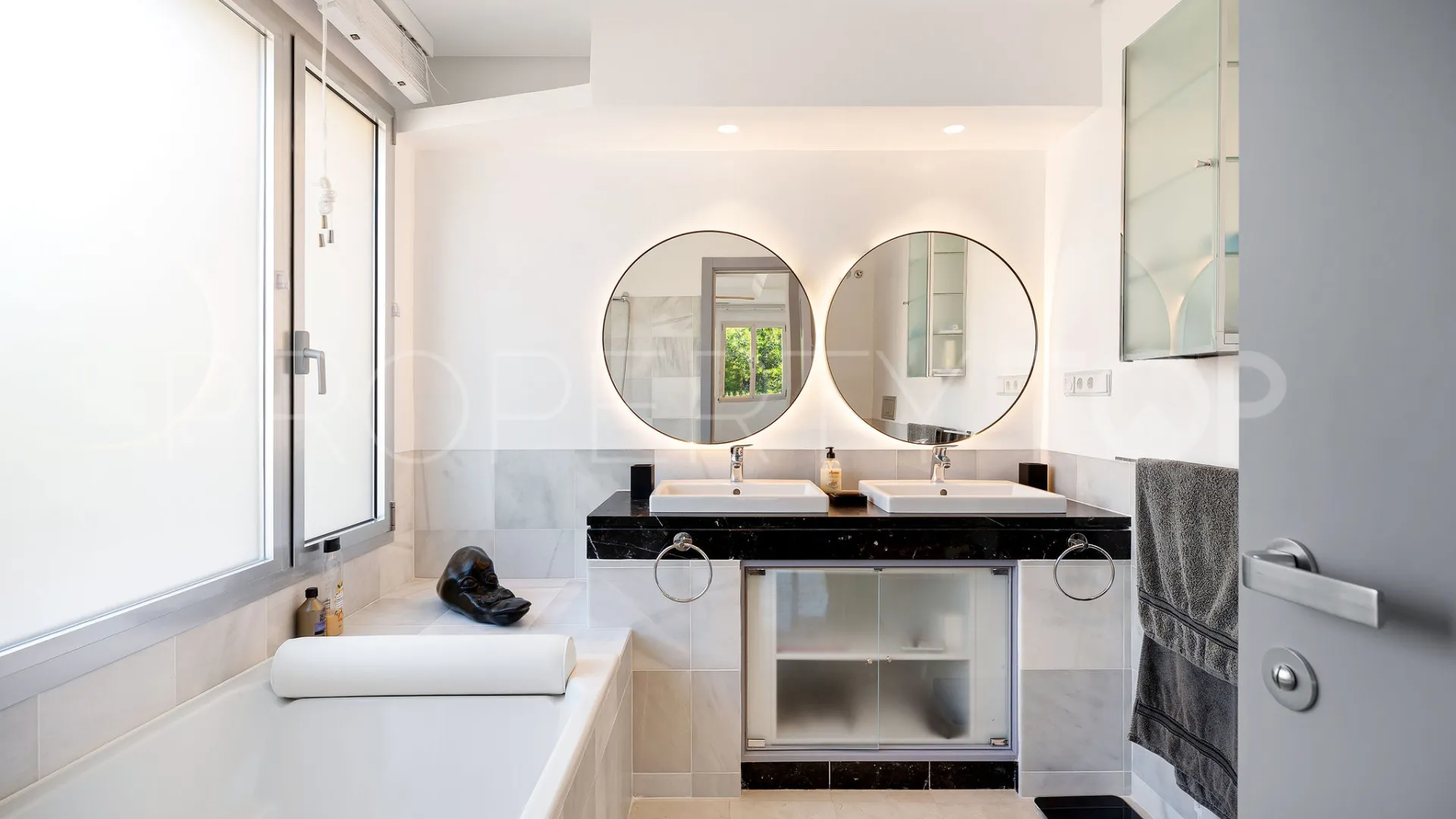 Duplex penthouse with 4 bedrooms for sale in Aloha Park