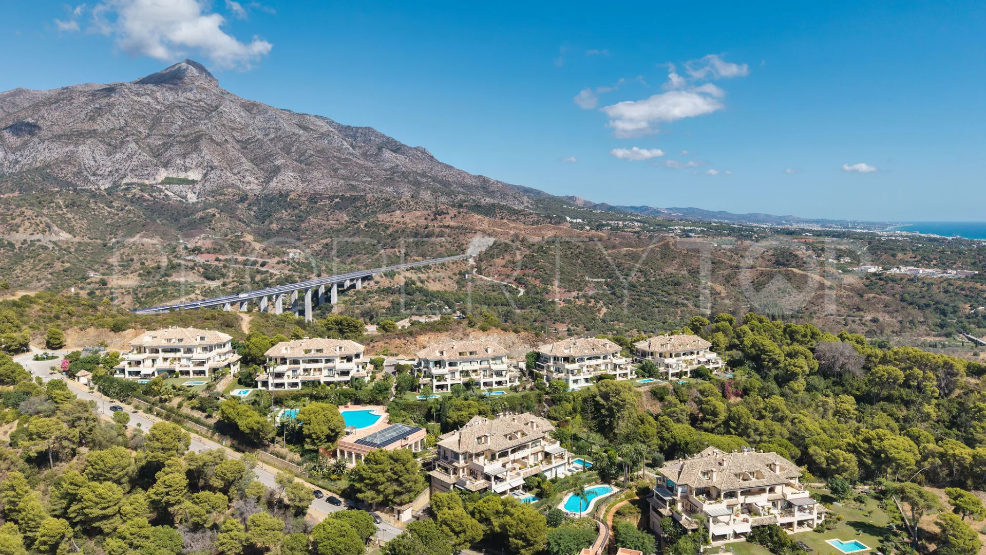 Duplex penthouse with 4 bedrooms for sale in Aloha Park