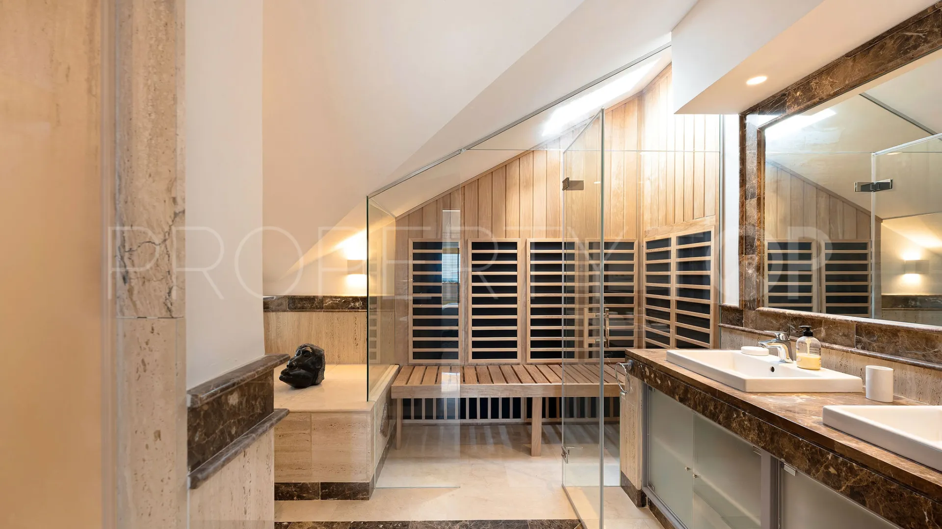Duplex penthouse with 4 bedrooms for sale in Aloha Park