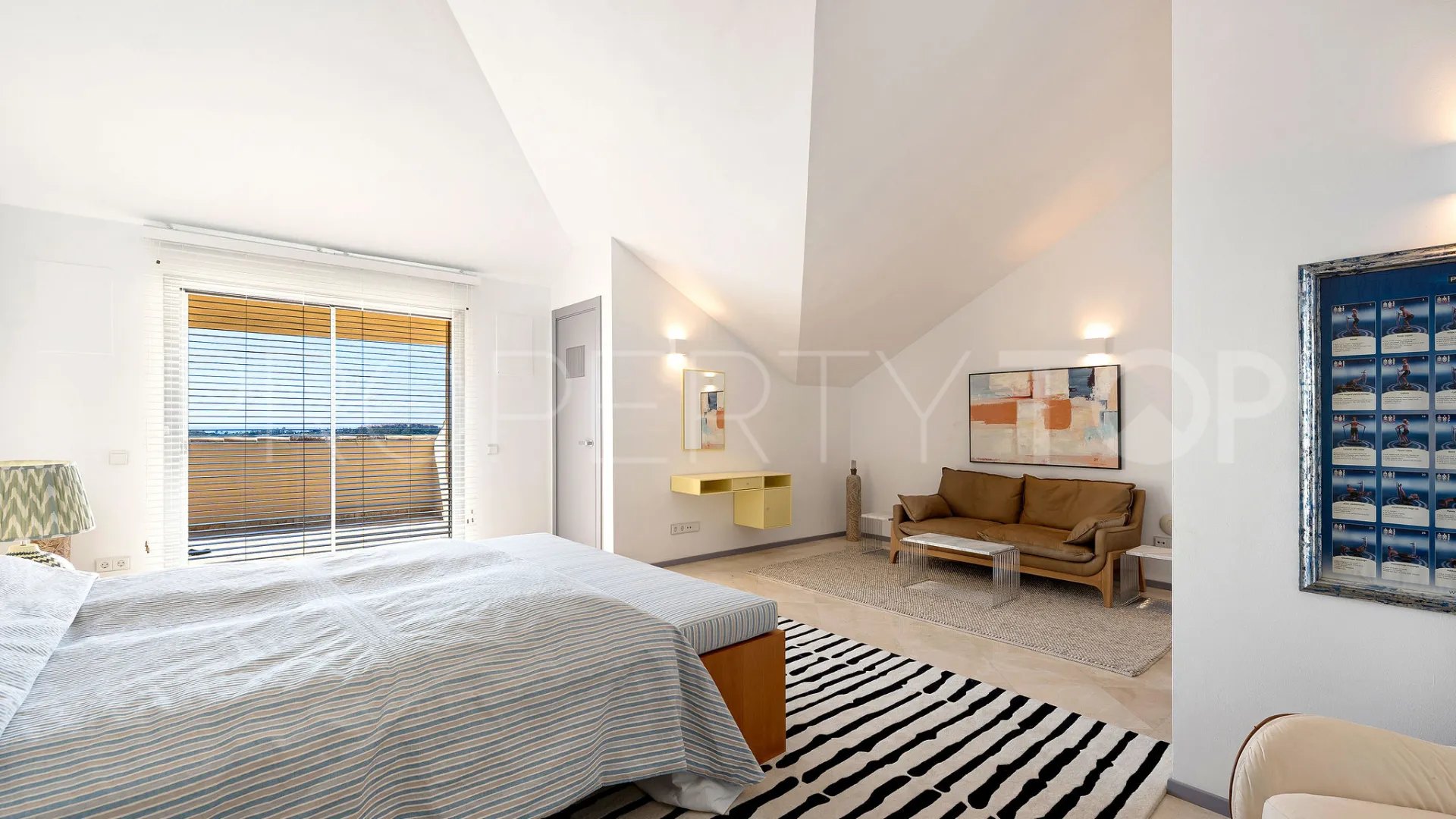 Duplex penthouse with 4 bedrooms for sale in Aloha Park