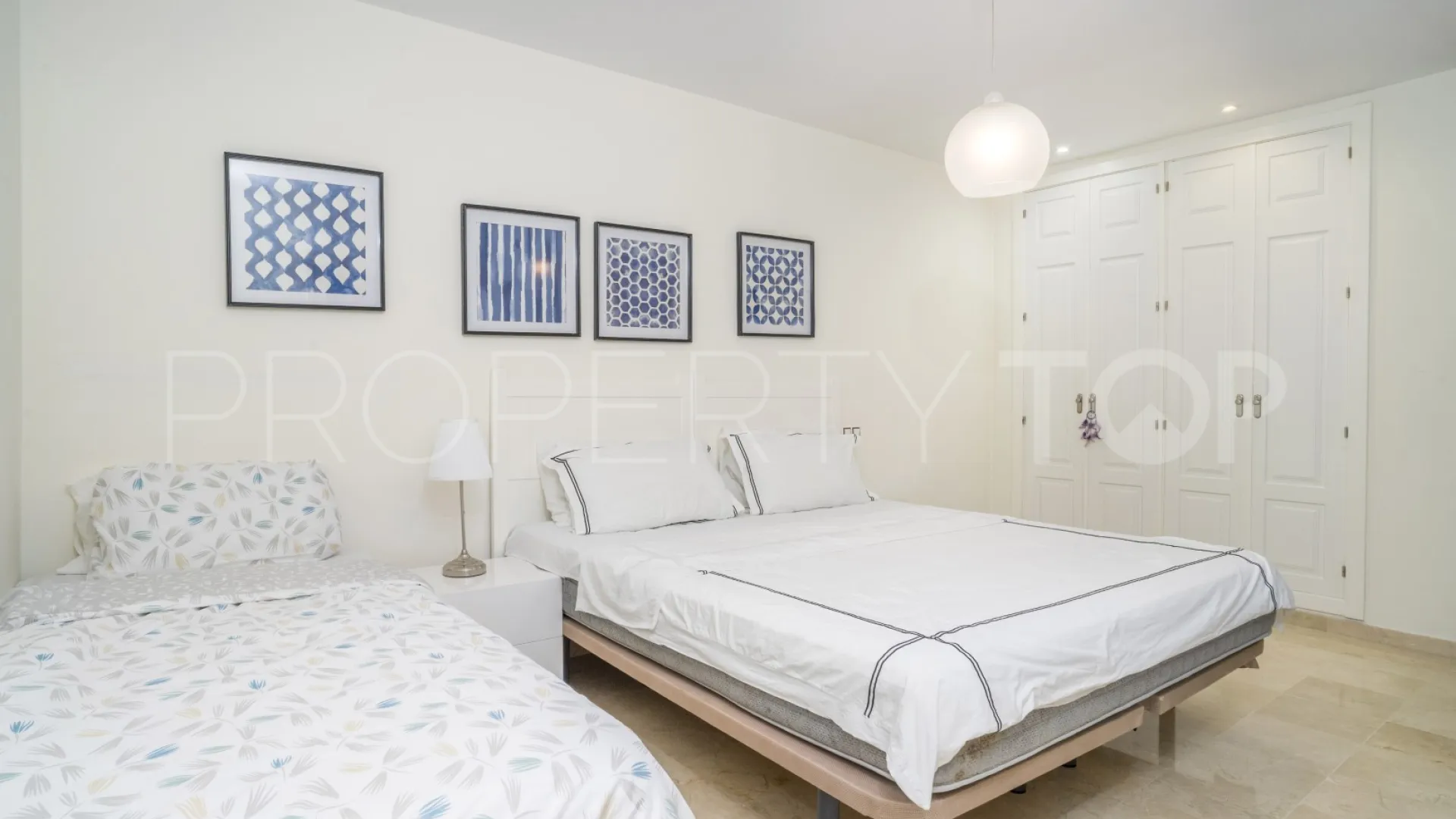 Apartamento planta baja a la venta de 2 dormitorios en Aloha Royal