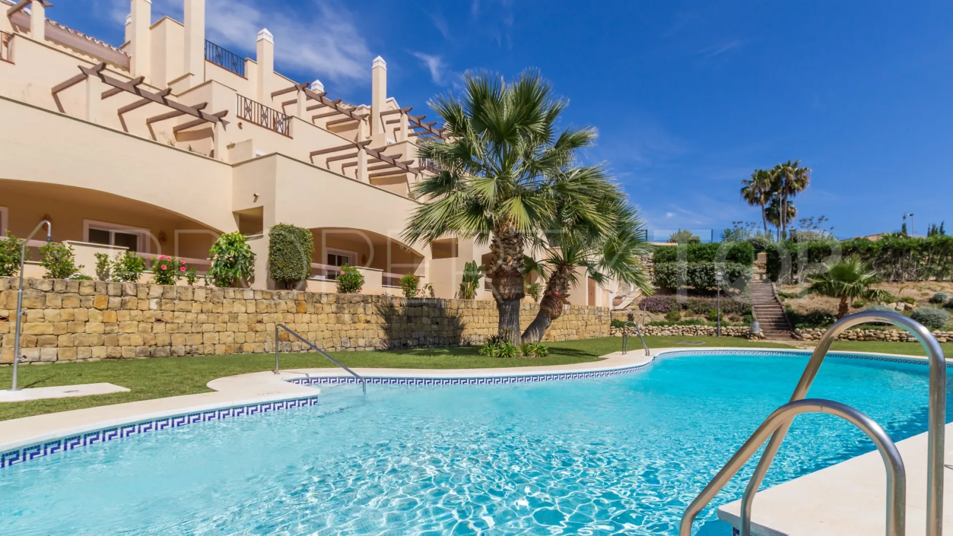 Apartamento planta baja a la venta de 2 dormitorios en Aloha Royal