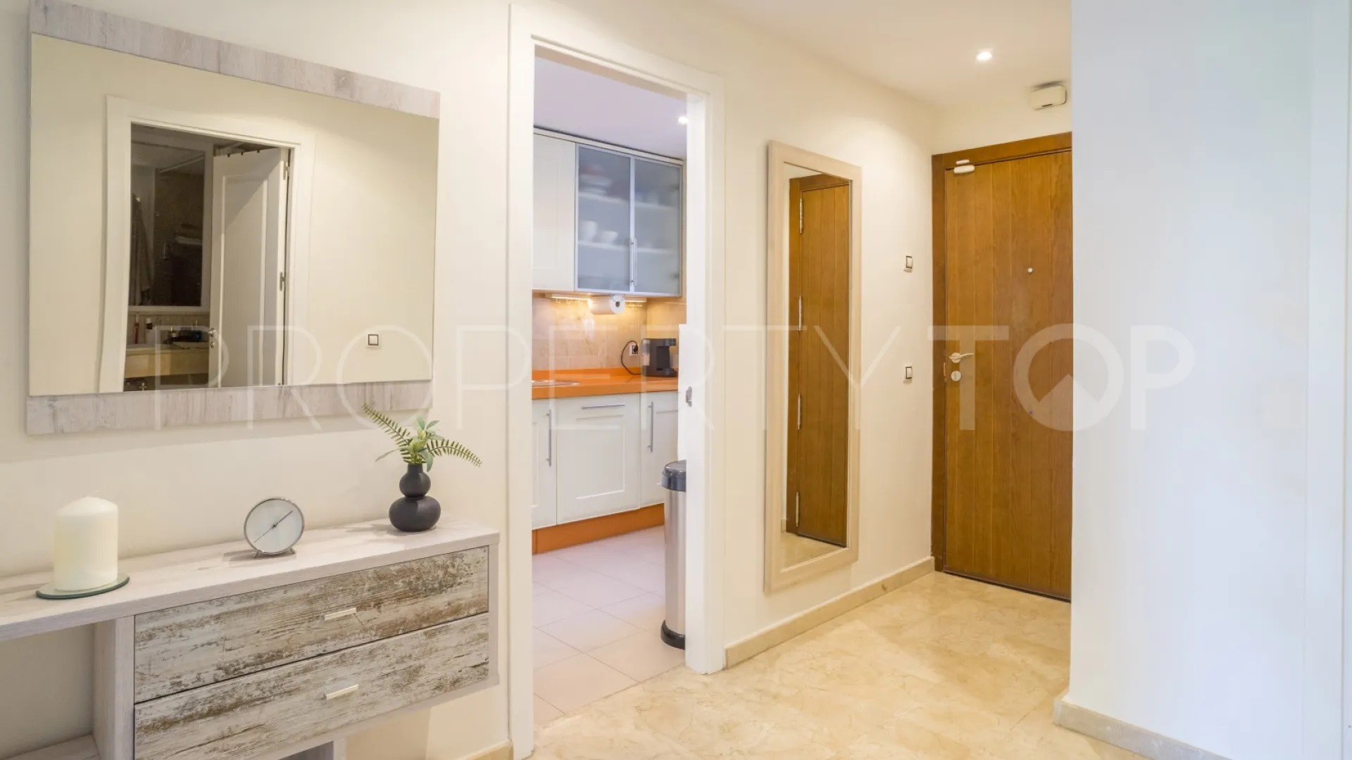 Apartamento planta baja a la venta de 2 dormitorios en Aloha Royal