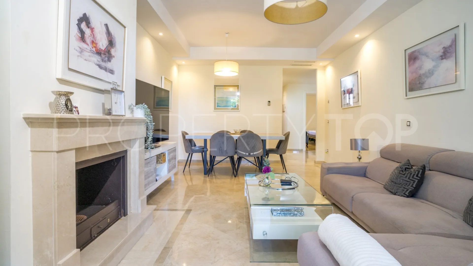 Apartamento planta baja a la venta de 2 dormitorios en Aloha Royal