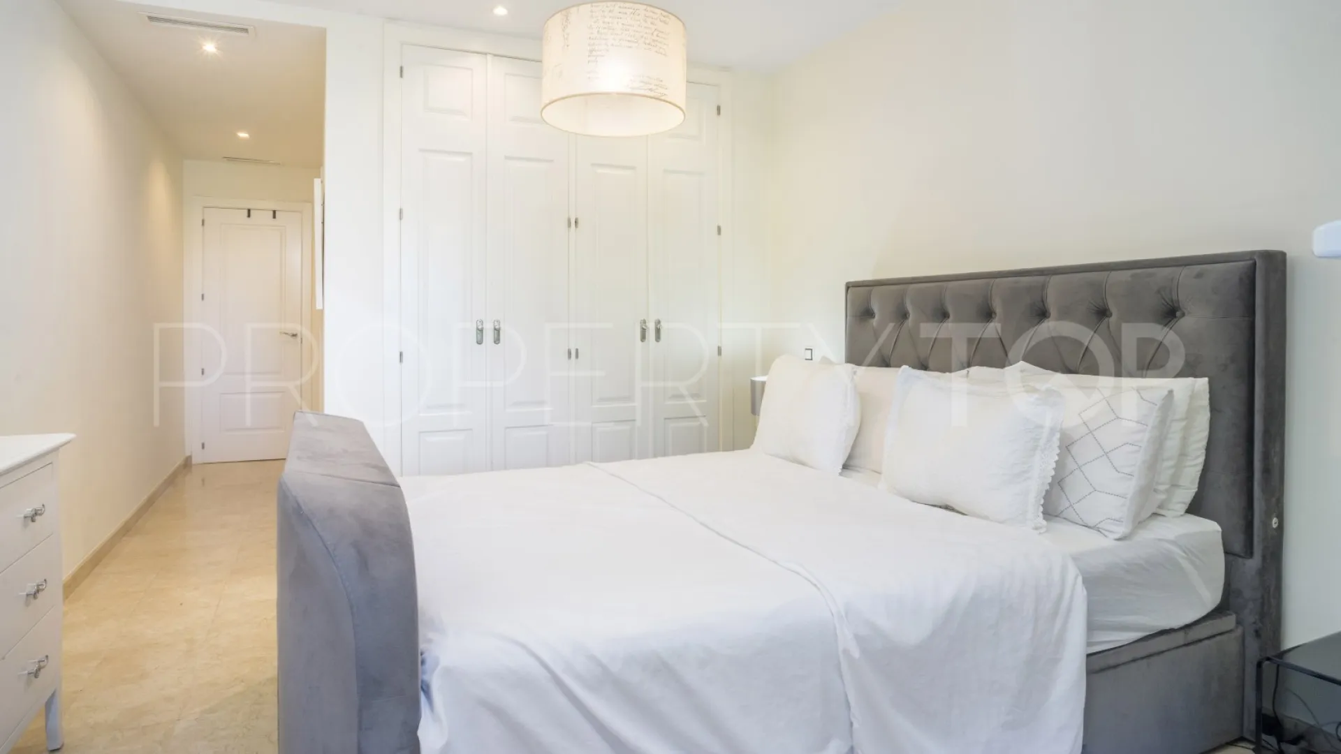 Apartamento planta baja a la venta de 2 dormitorios en Aloha Royal