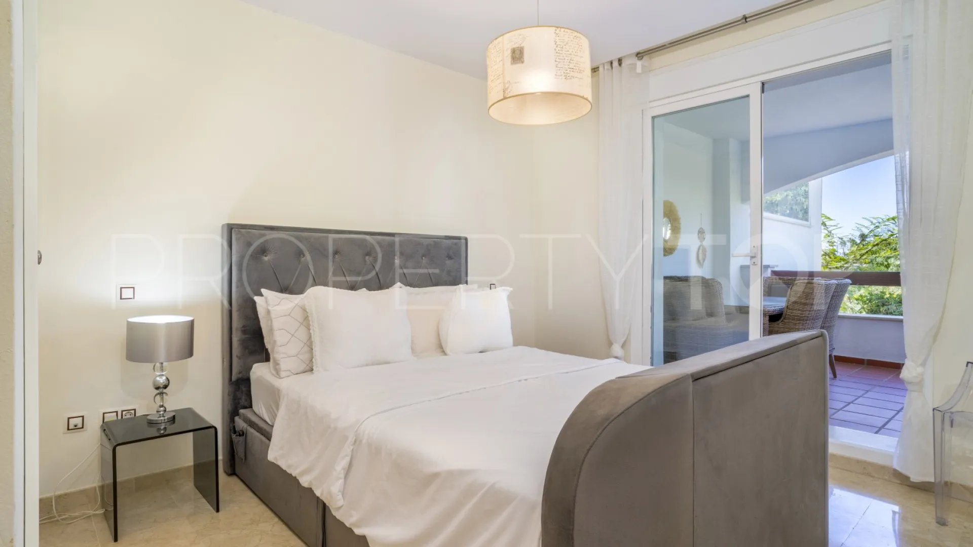 Apartamento planta baja a la venta de 2 dormitorios en Aloha Royal