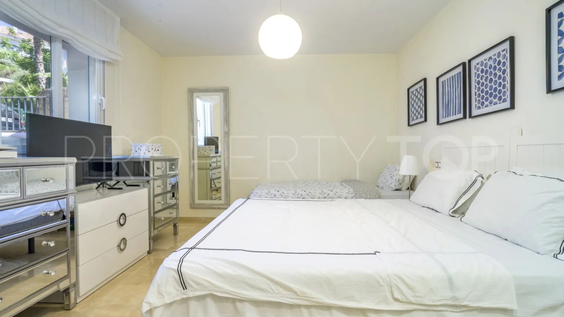 Apartamento planta baja a la venta de 2 dormitorios en Aloha Royal