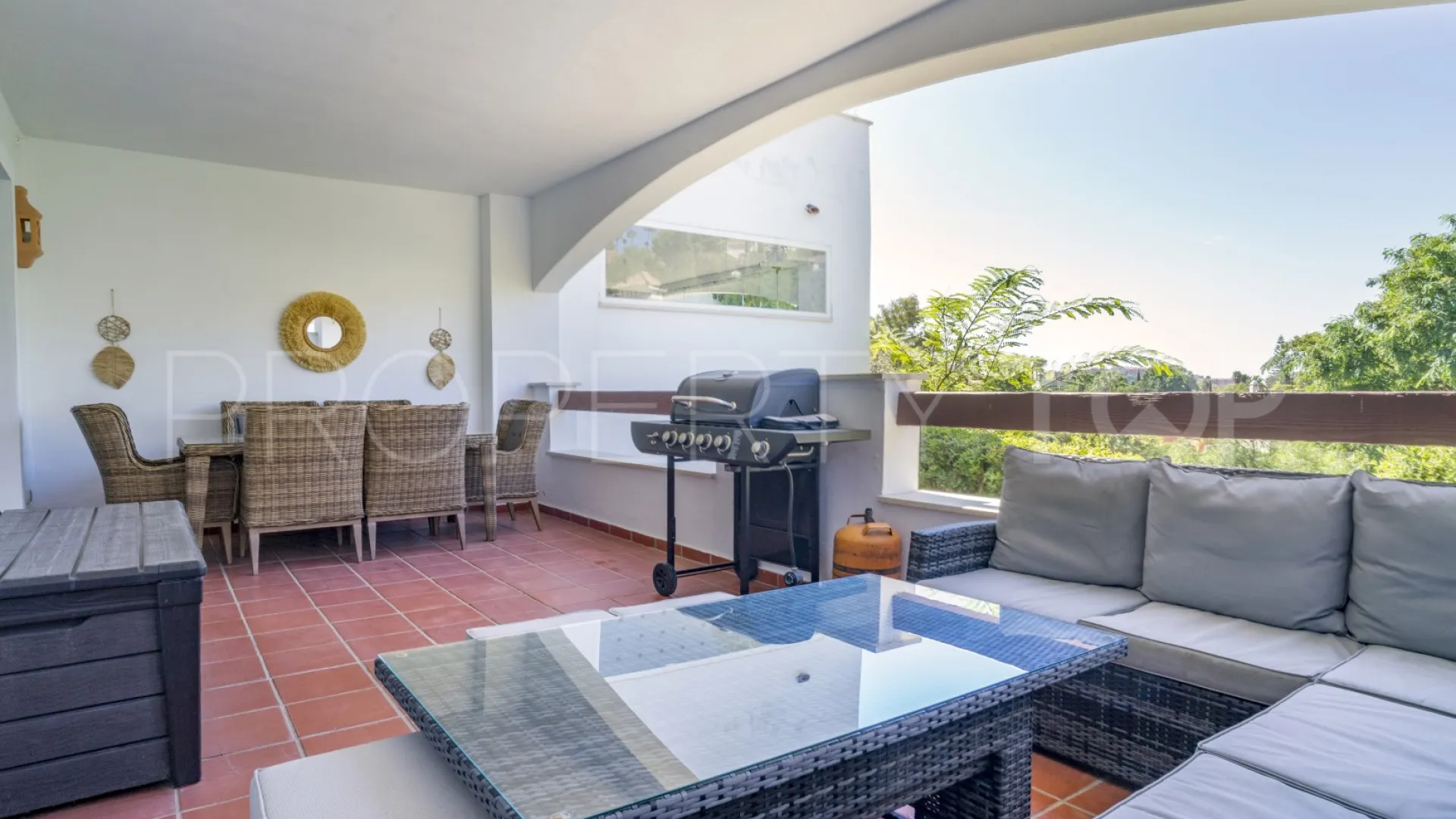 Apartamento planta baja a la venta de 2 dormitorios en Aloha Royal