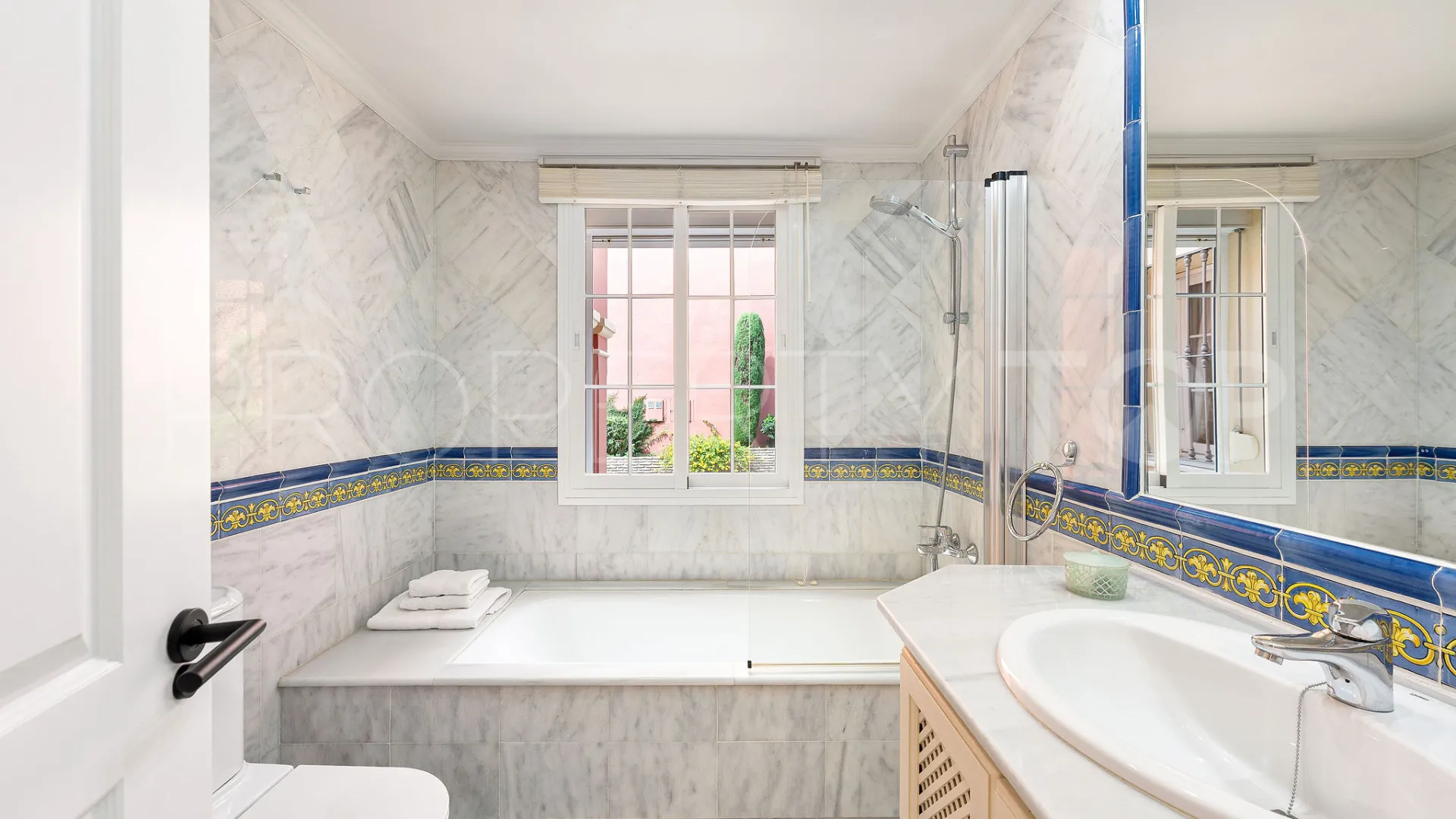 Town house in Monte Halcones for sale