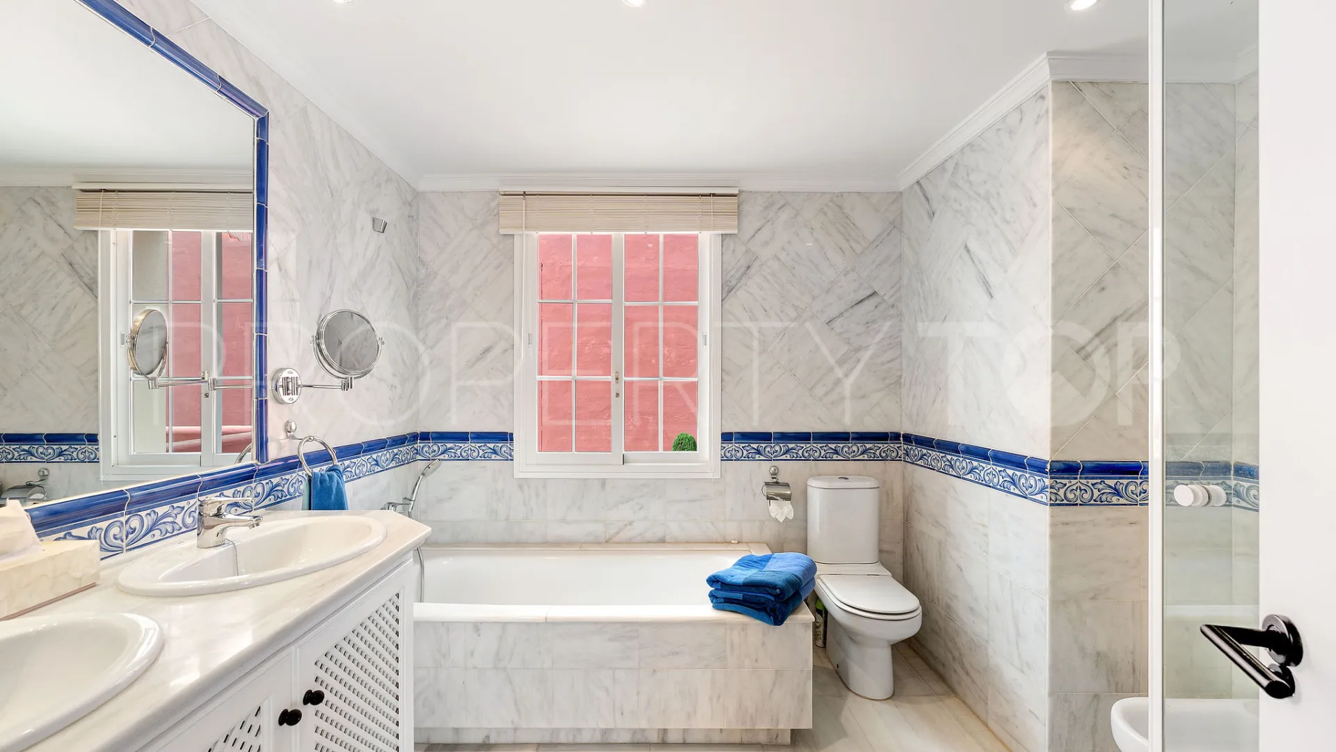 Town house in Monte Halcones for sale