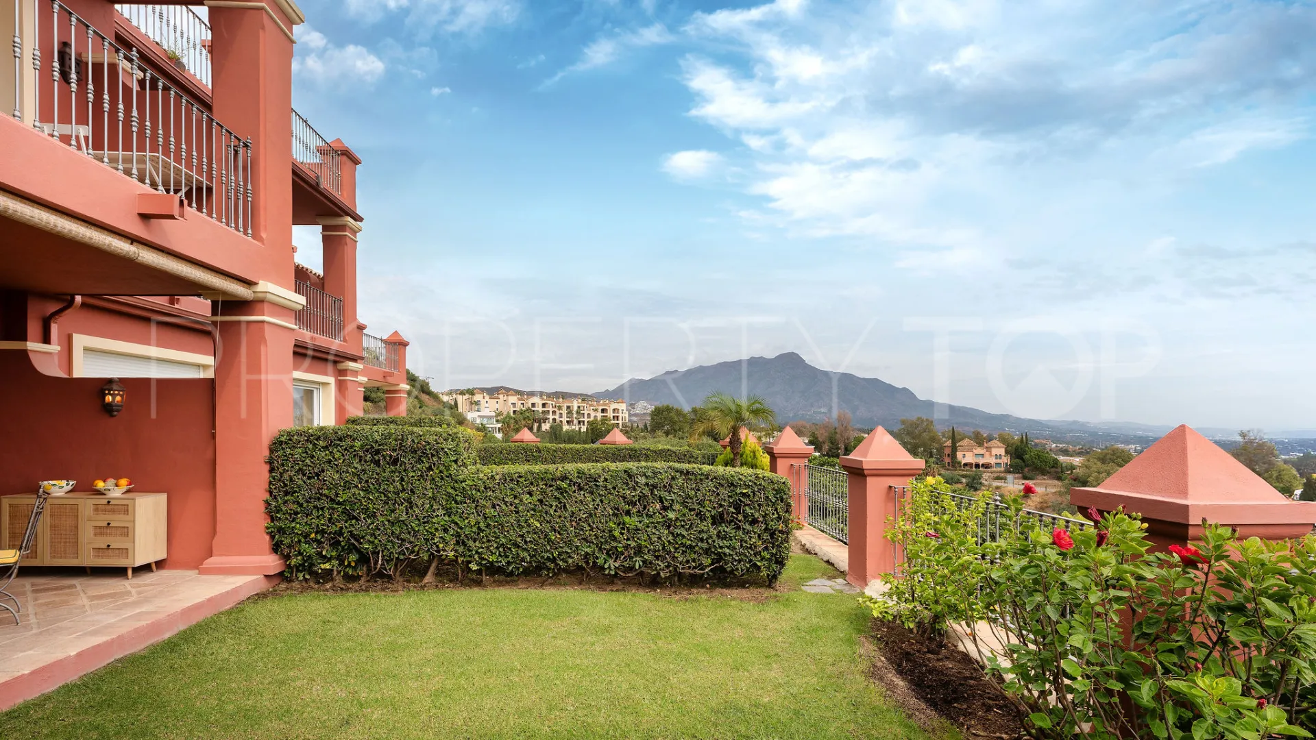 Town house in Monte Halcones for sale