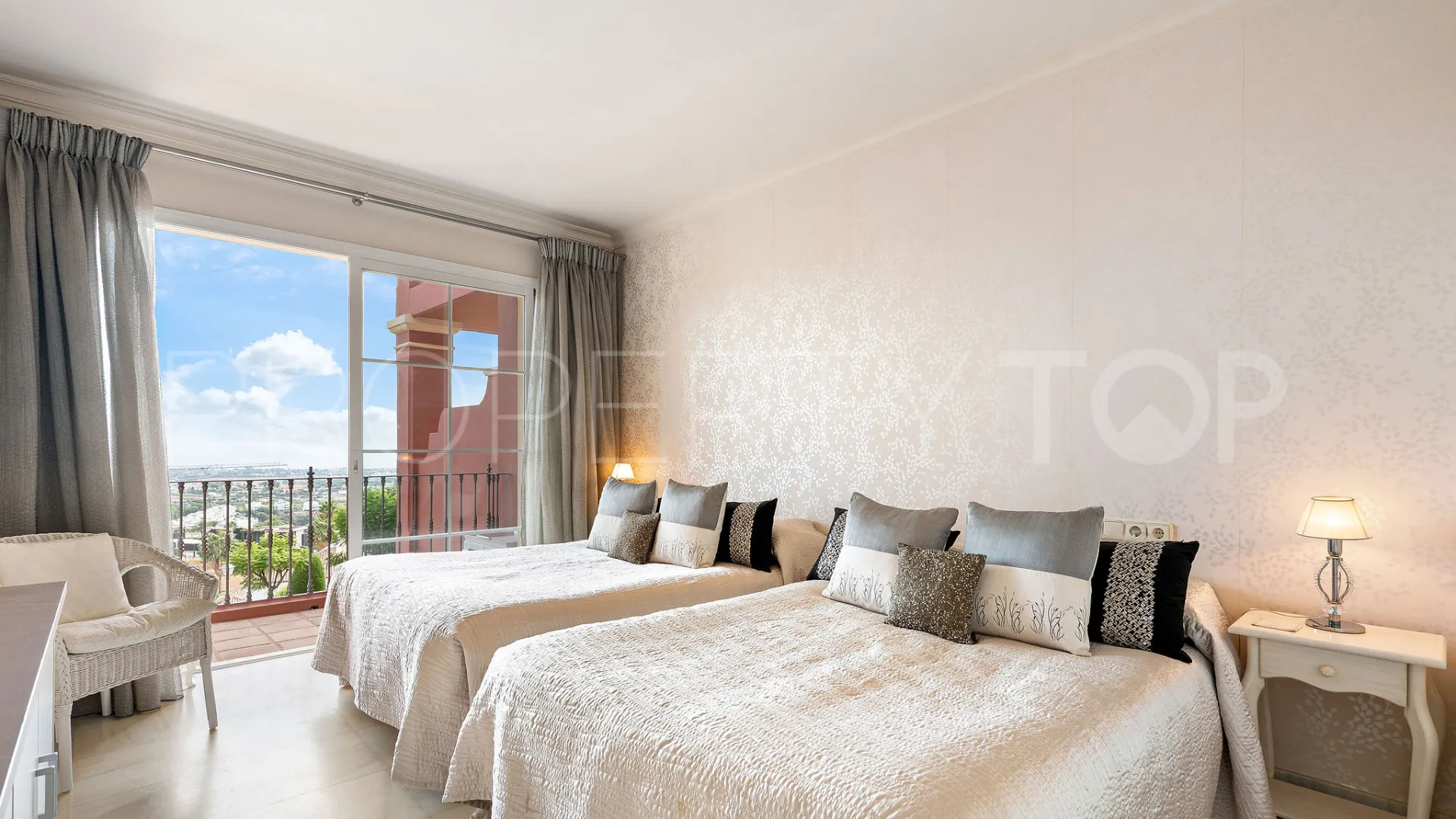 Town house in Monte Halcones for sale