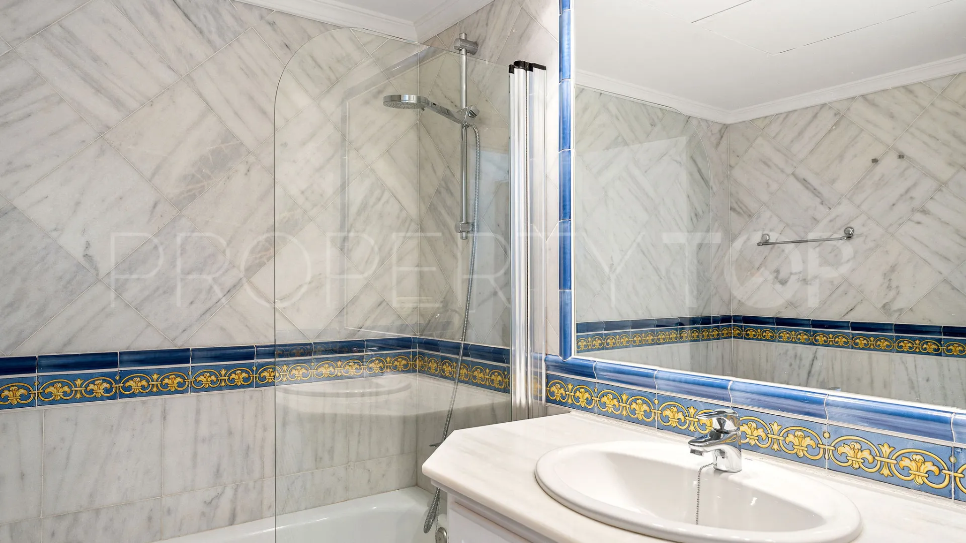 Town house in Monte Halcones for sale