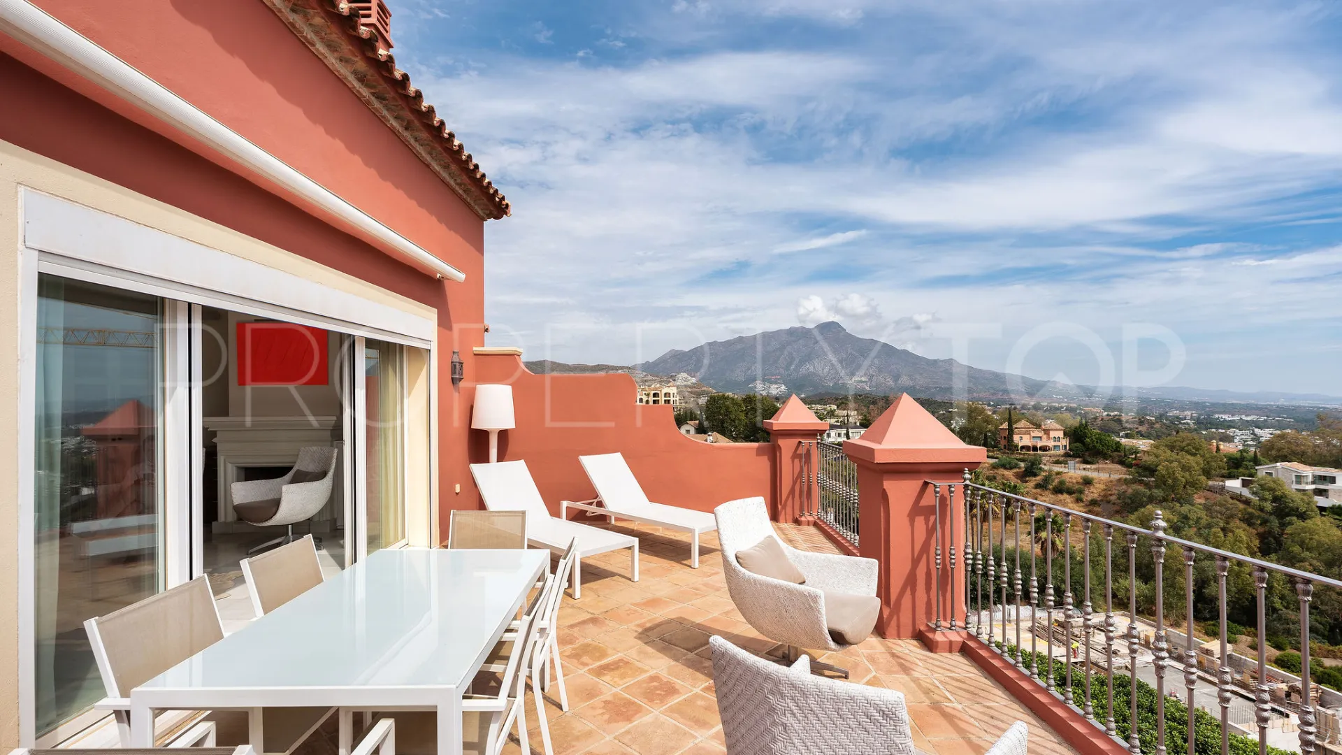 Town house in Monte Halcones for sale