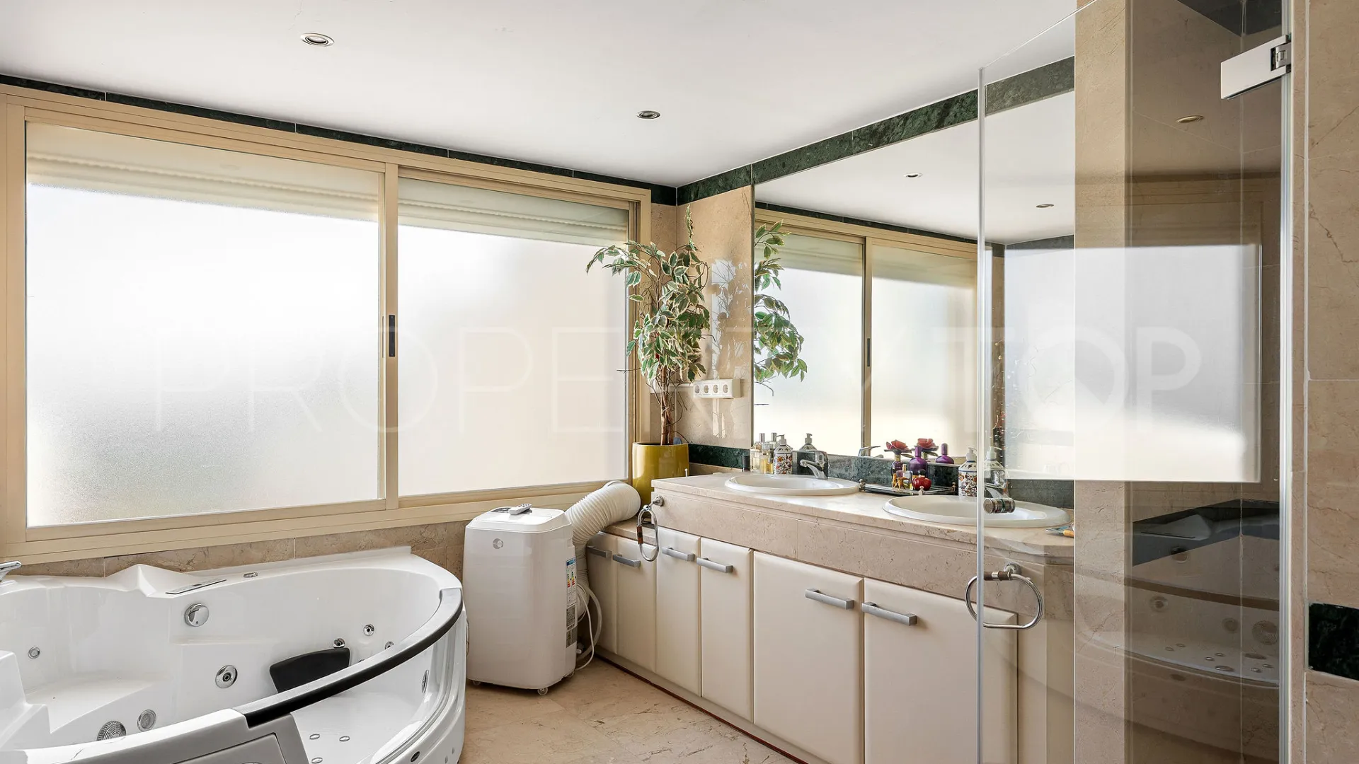 Comprar atico duplex de 3 dormitorios en Palacetes Los Belvederes