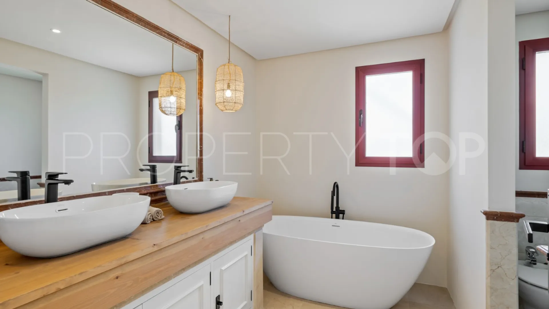 For sale semi detached villa in La Alzambra