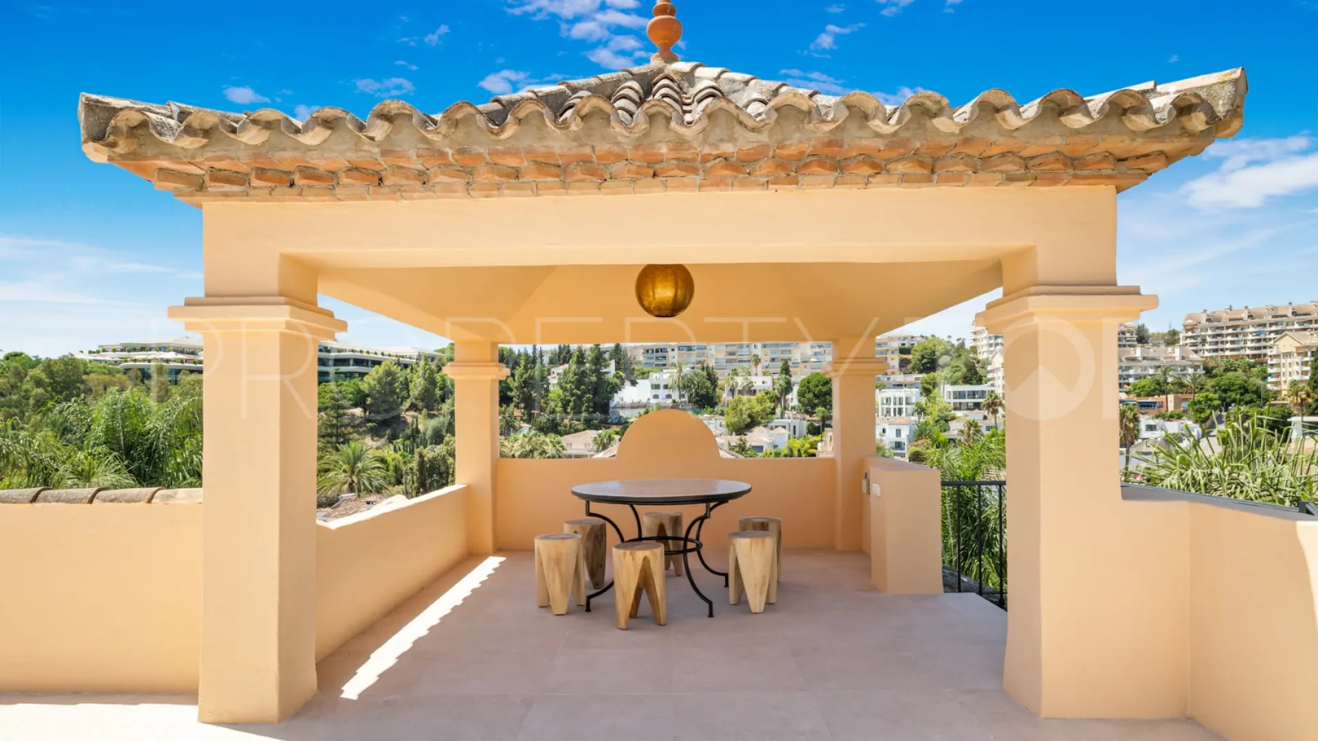 For sale semi detached villa in La Alzambra