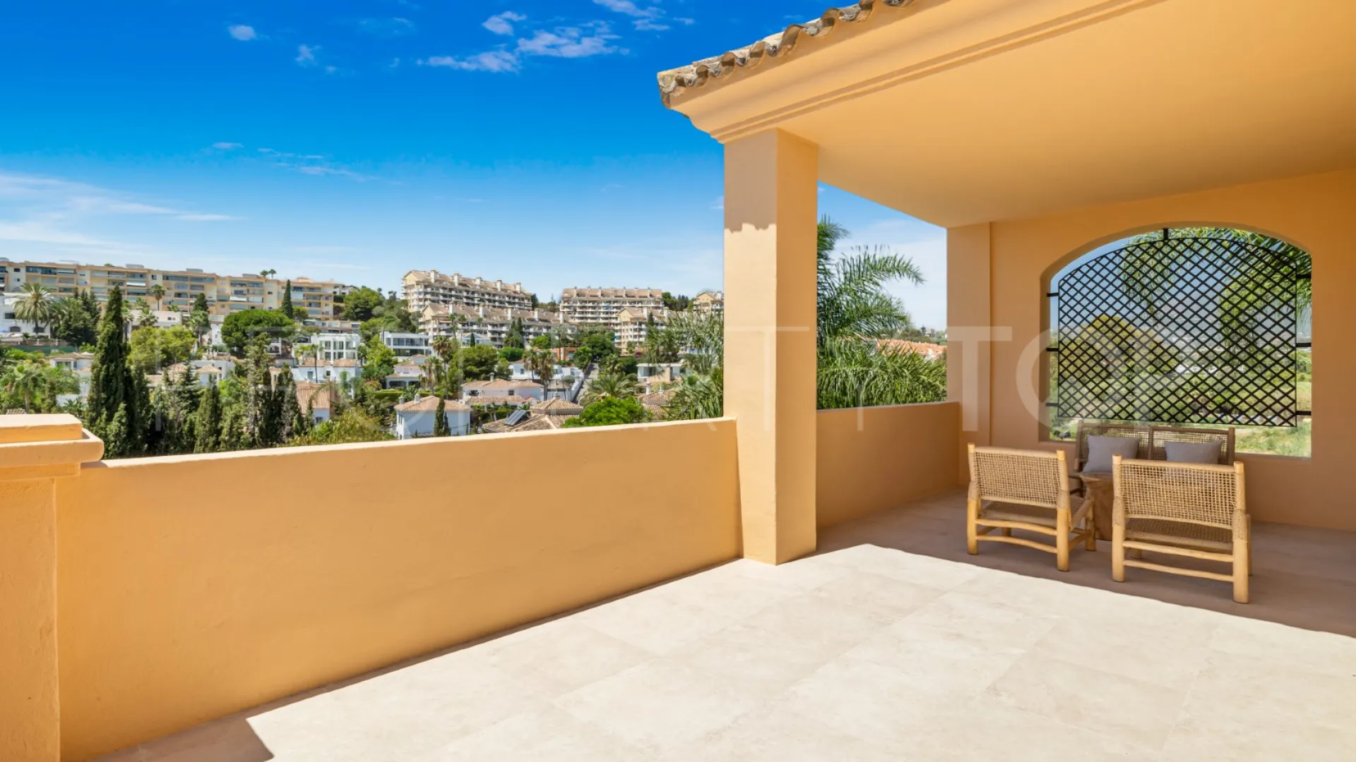 For sale semi detached villa in La Alzambra