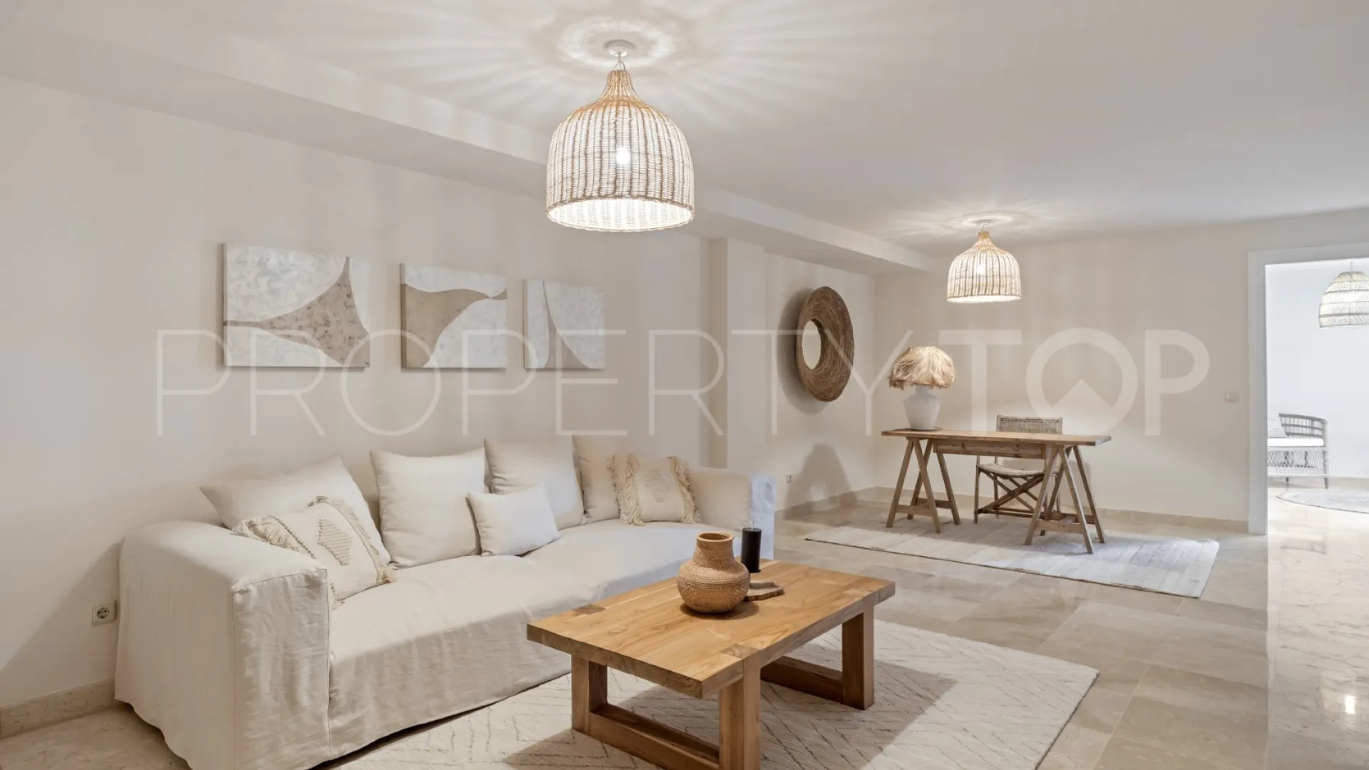 For sale semi detached villa in La Alzambra