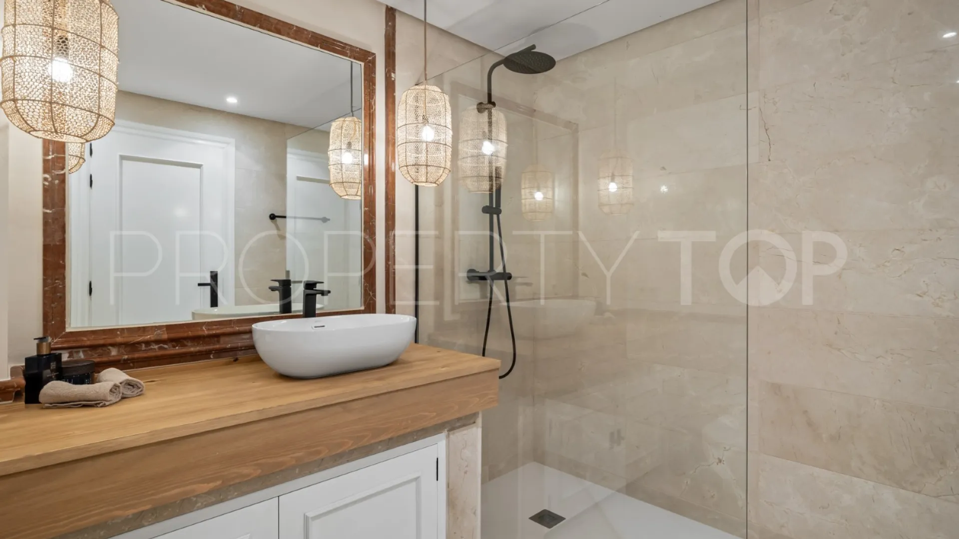 For sale semi detached villa in La Alzambra