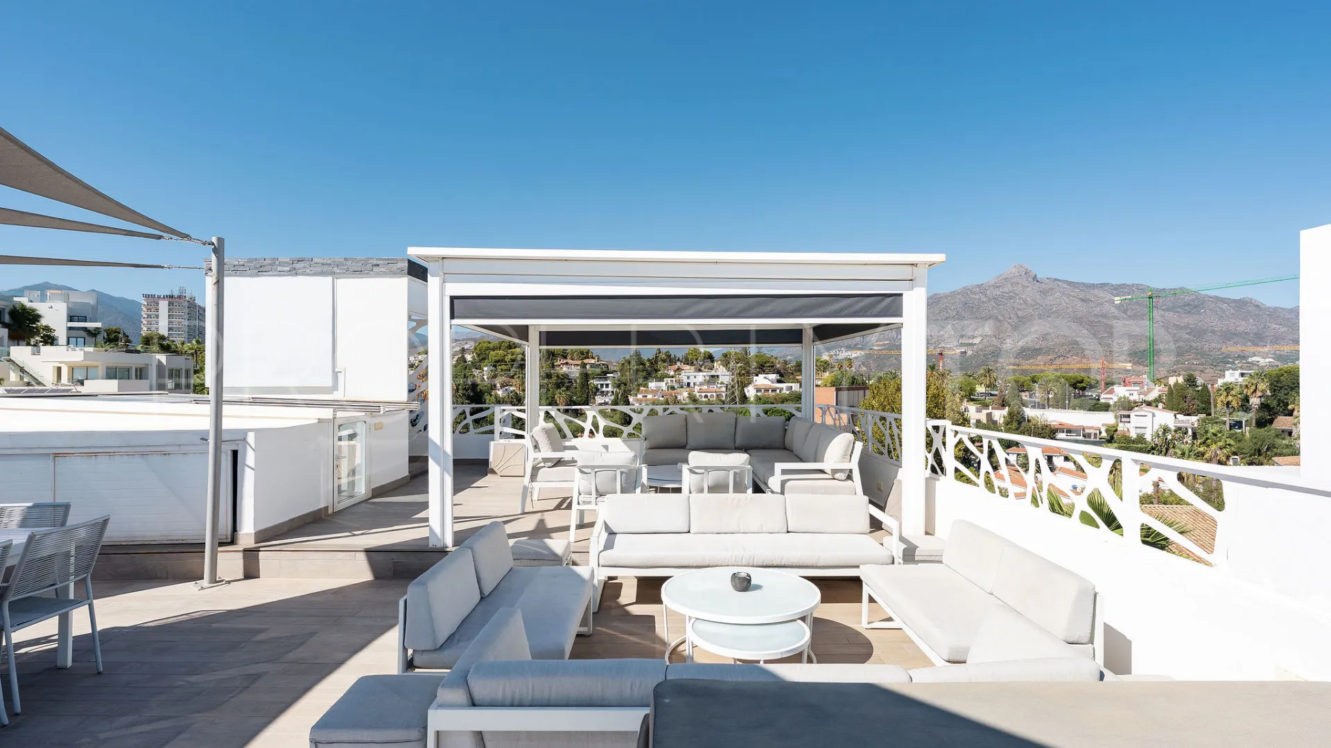 5 bedrooms Nueva Andalucia villa for sale