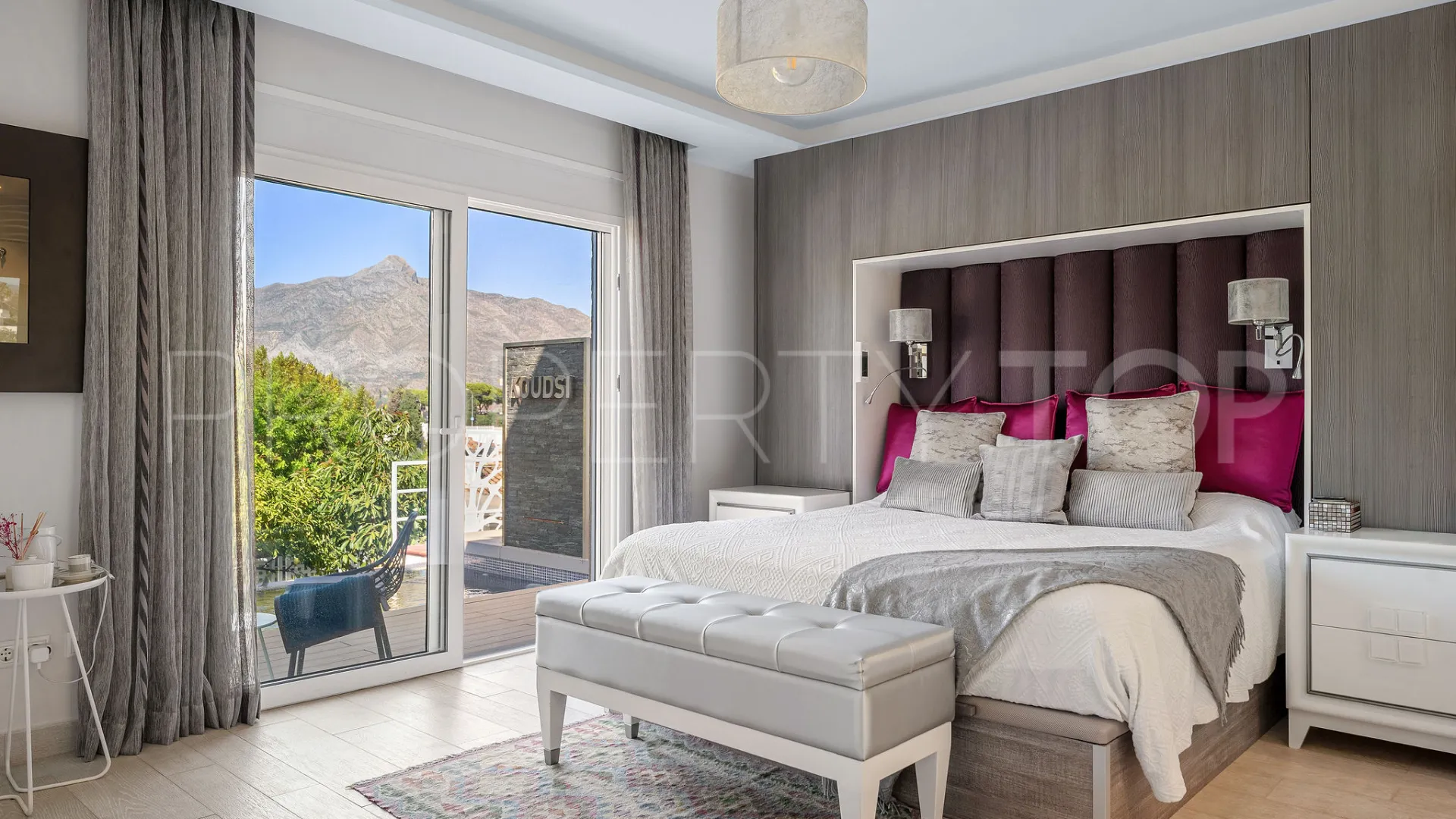 5 bedrooms Nueva Andalucia villa for sale