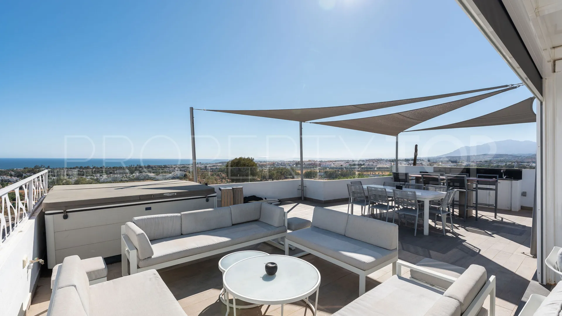 5 bedrooms Nueva Andalucia villa for sale