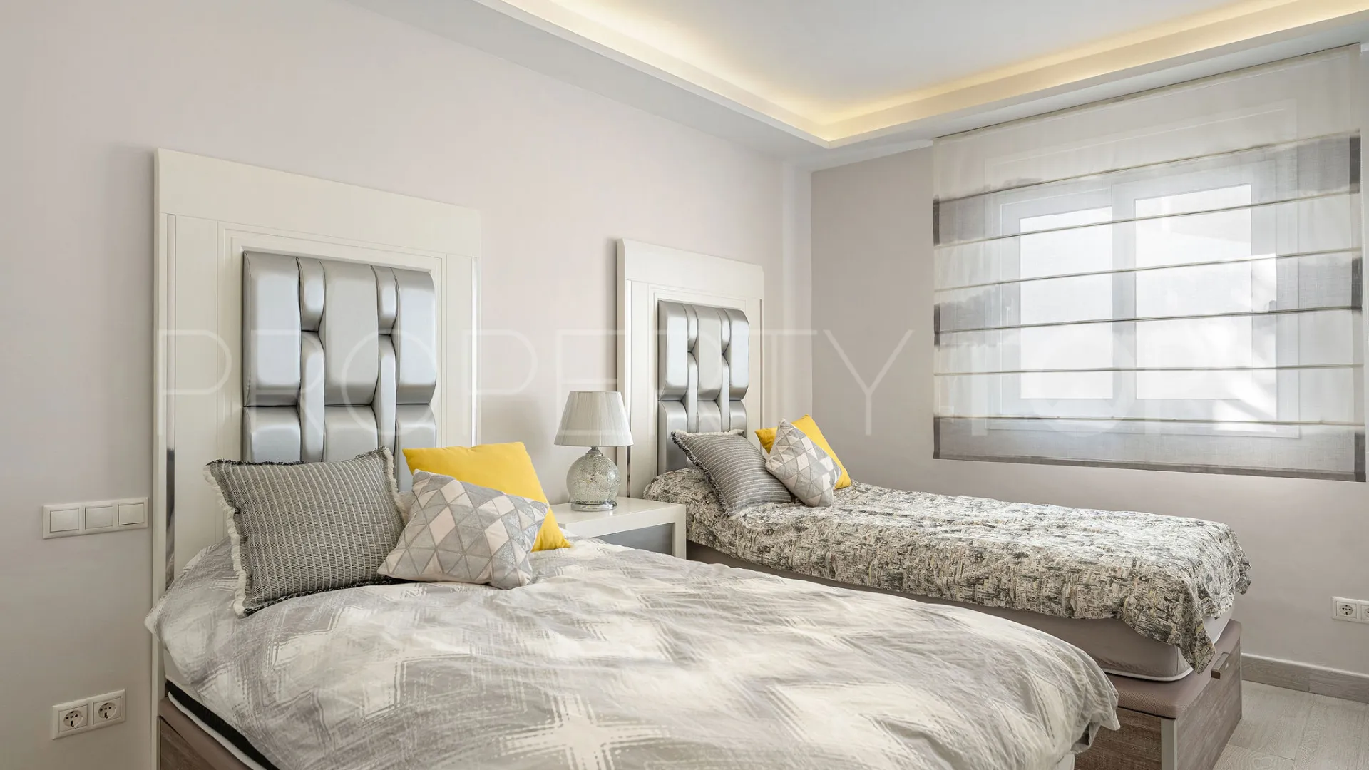 5 bedrooms Nueva Andalucia villa for sale