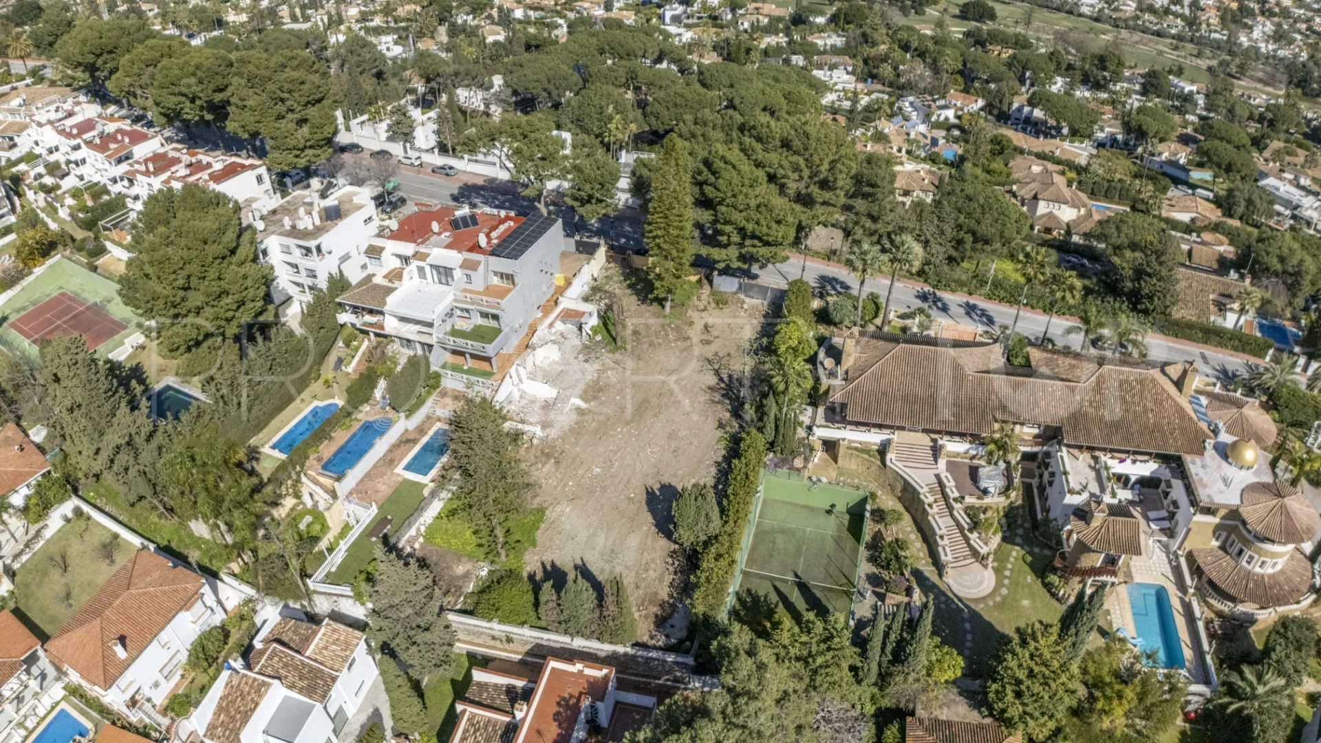 Plot for sale in Nueva Andalucia