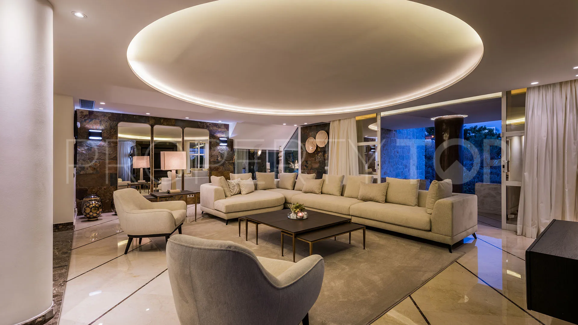 Villa en venta en La Quinta con 5 dormitorios