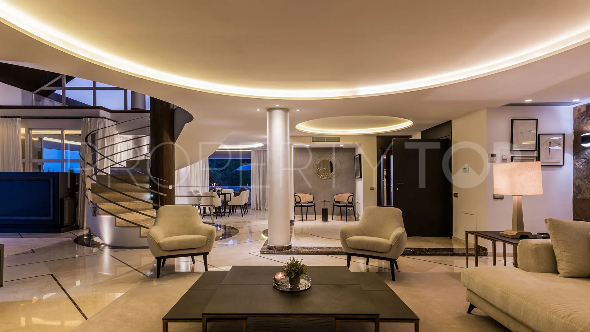 Villa en venta en La Quinta con 5 dormitorios