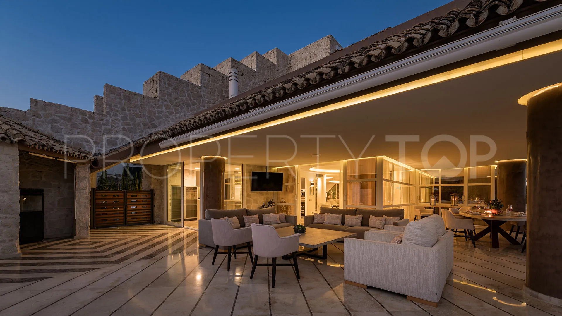 Villa en venta en La Quinta con 5 dormitorios