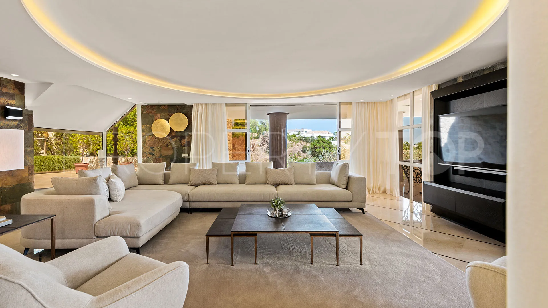 Villa en venta en La Quinta con 5 dormitorios