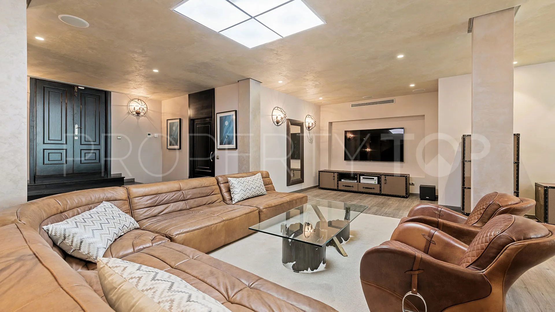 Villa en venta en La Quinta con 5 dormitorios