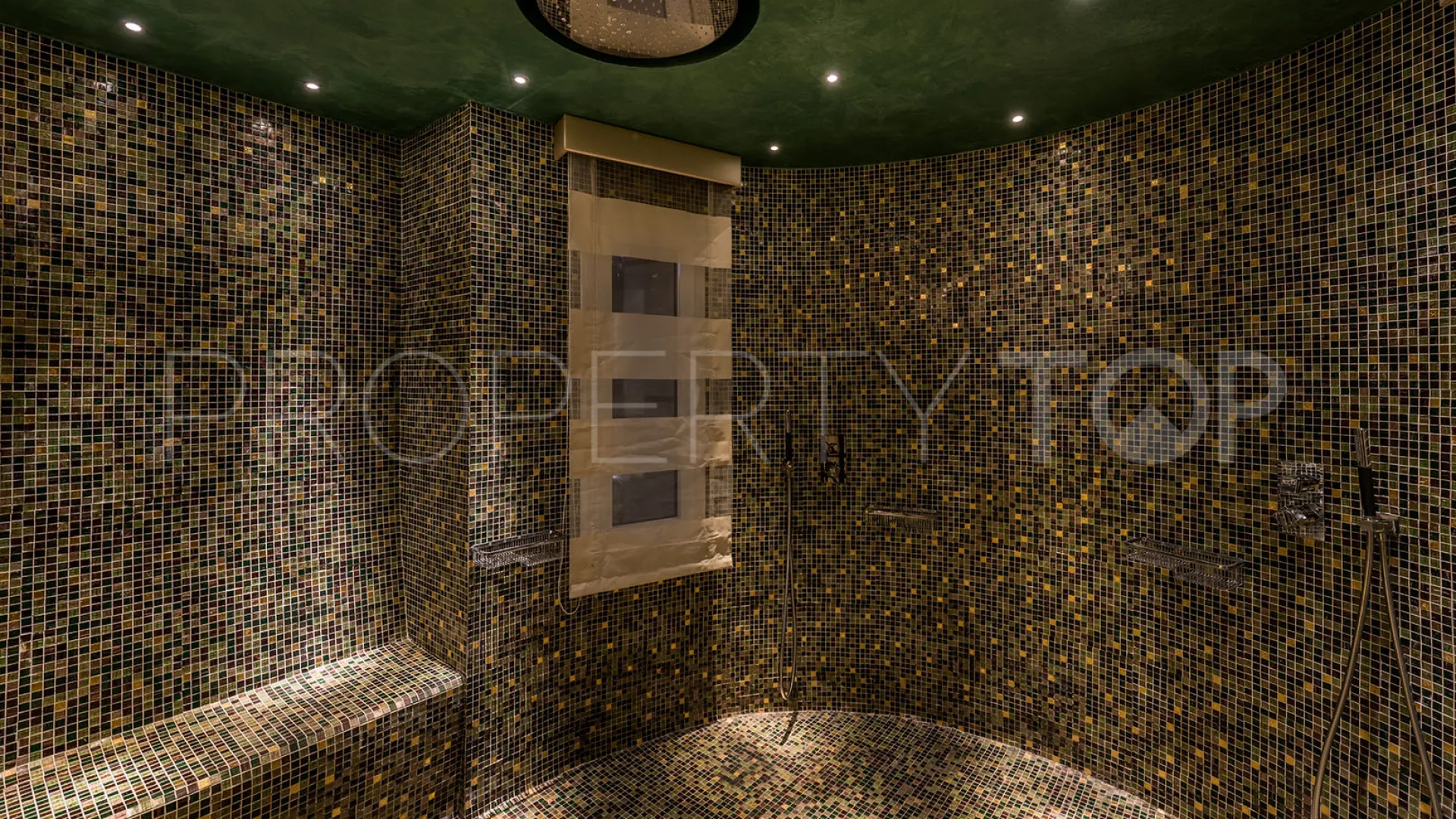 Villa en venta en La Quinta con 5 dormitorios