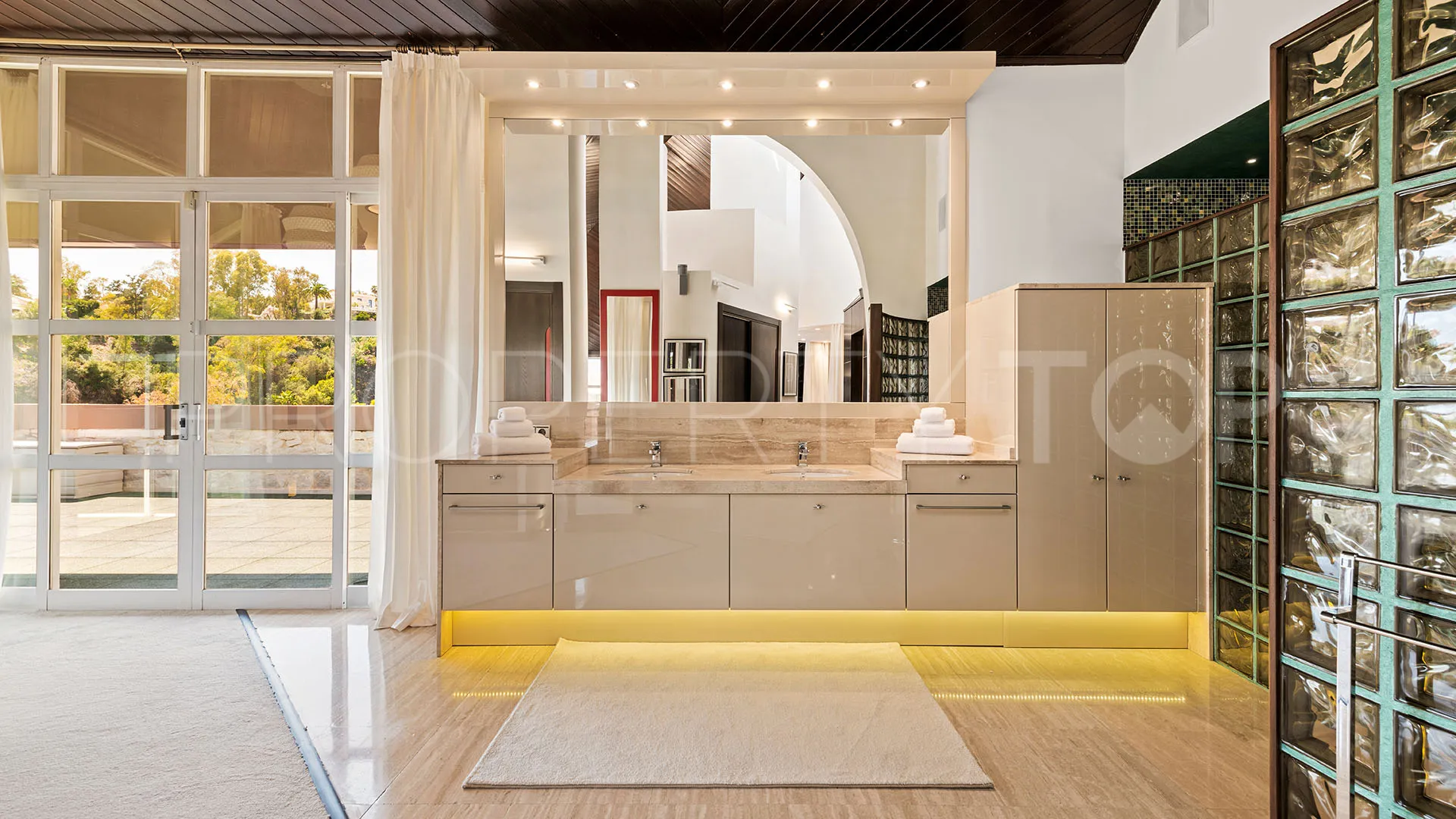 Villa en venta en La Quinta con 5 dormitorios