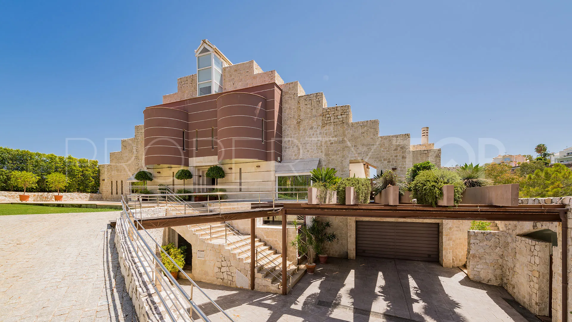 Villa en venta en La Quinta con 5 dormitorios