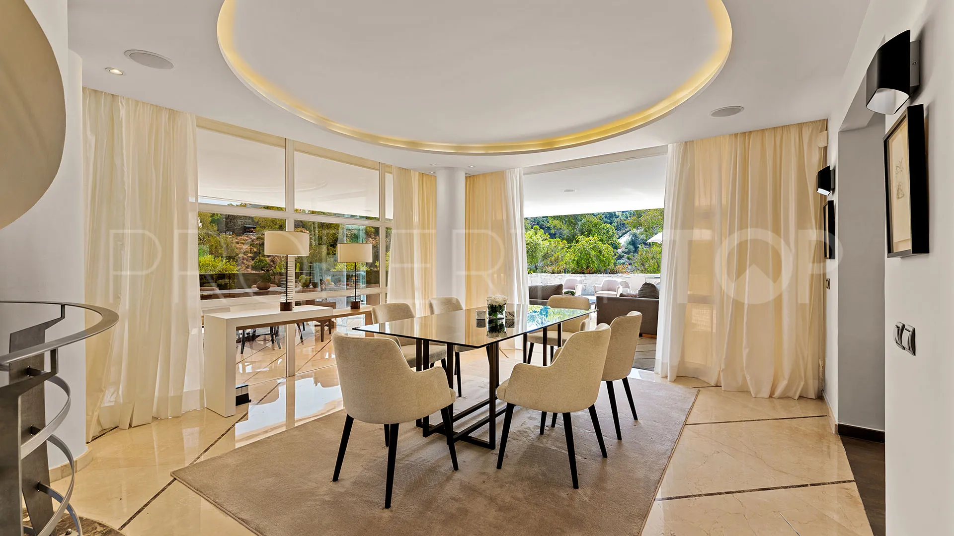 Villa en venta en La Quinta con 5 dormitorios