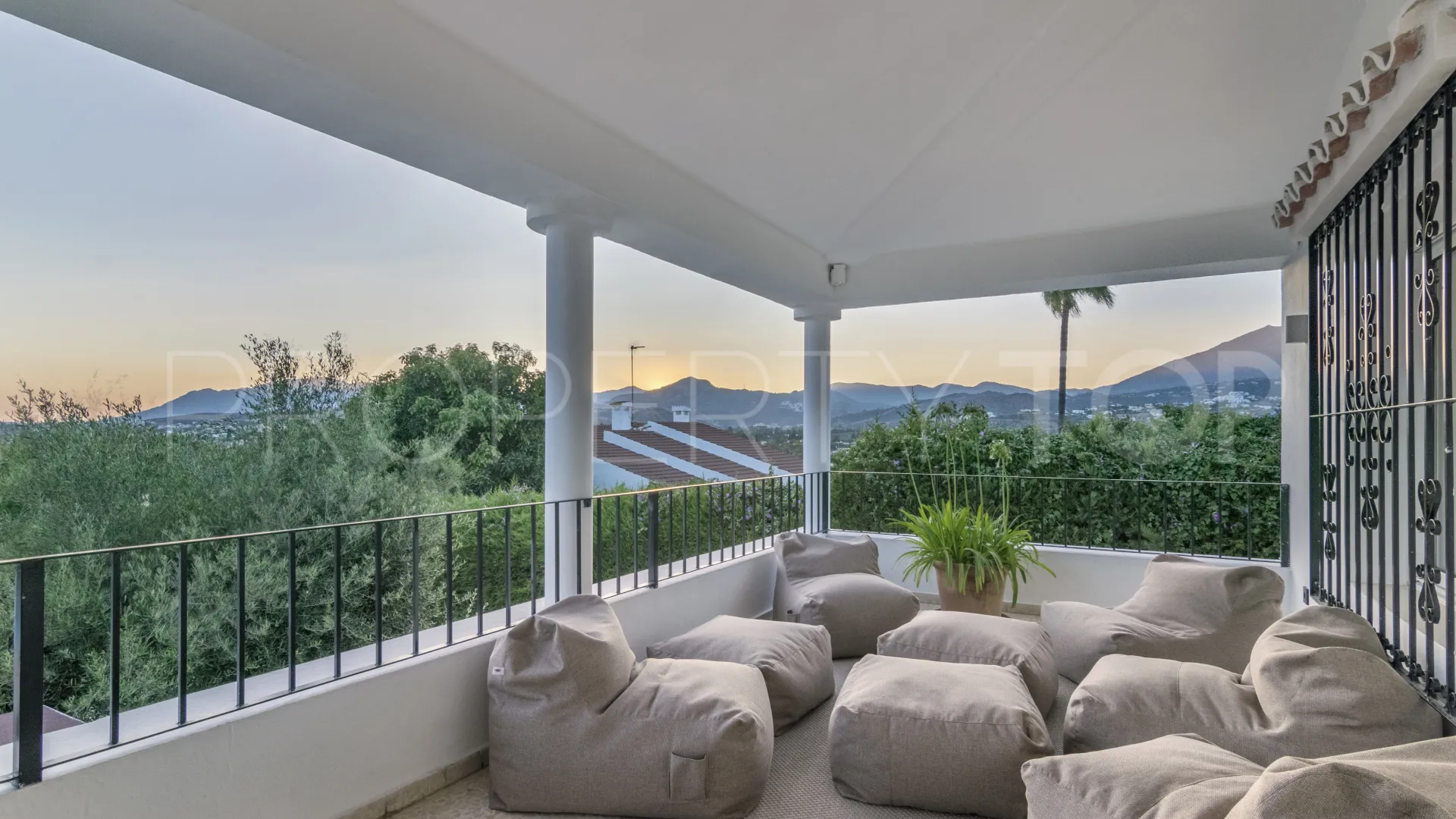 Villa en venta de 7 dormitorios en Alta Vista