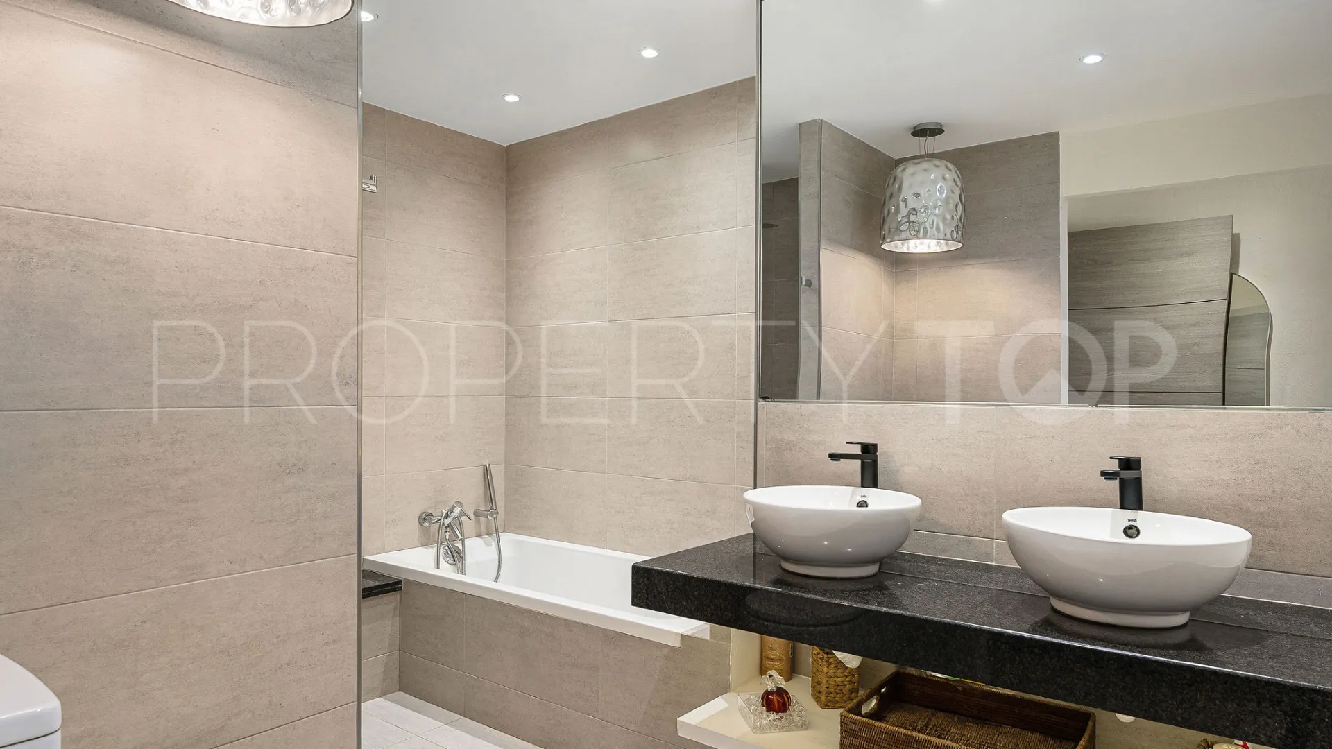 Apartamento planta baja de 3 dormitorios a la venta en Cumbres del Rodeo