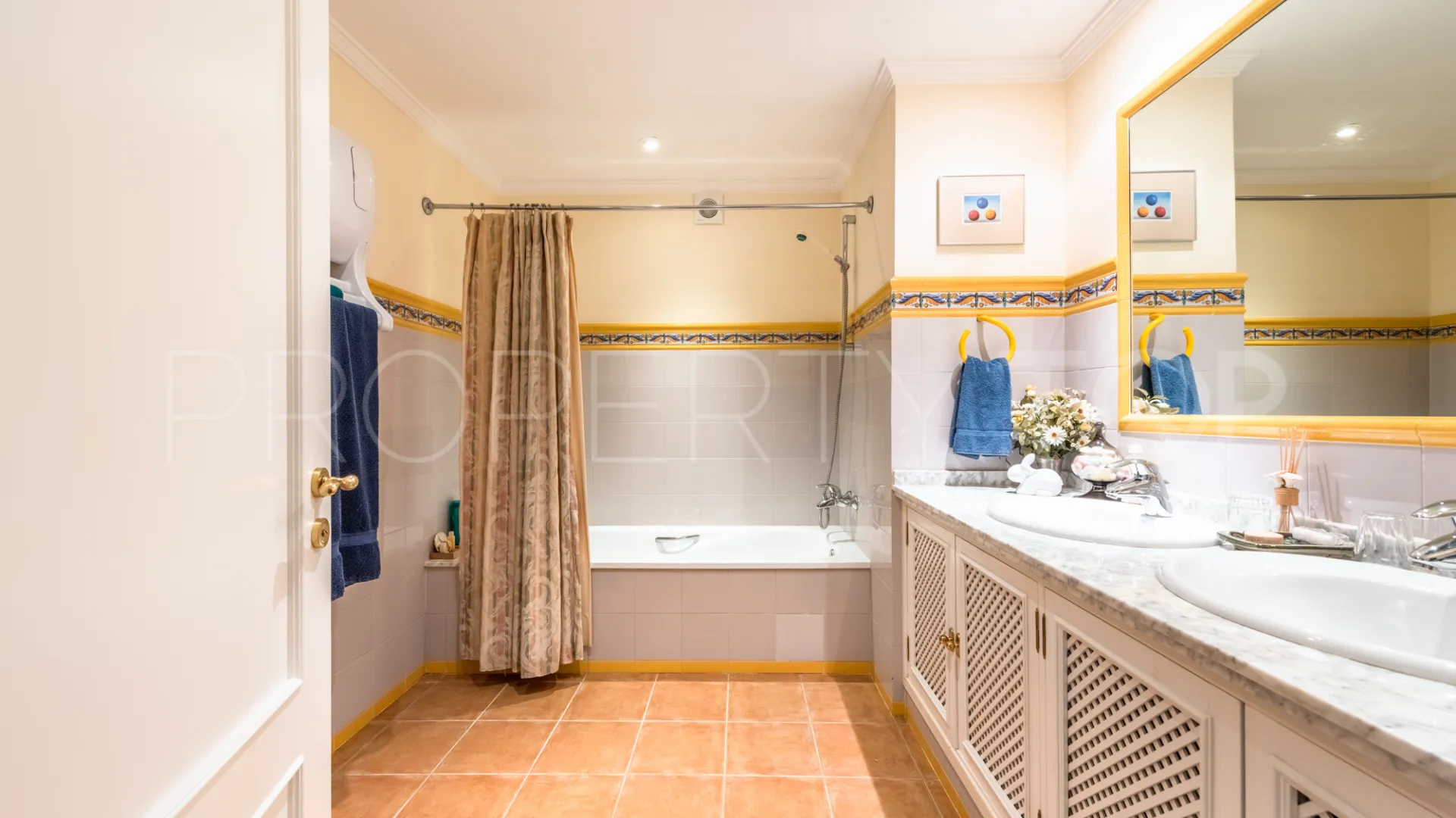 For sale villa with 9 bedrooms in Zona F